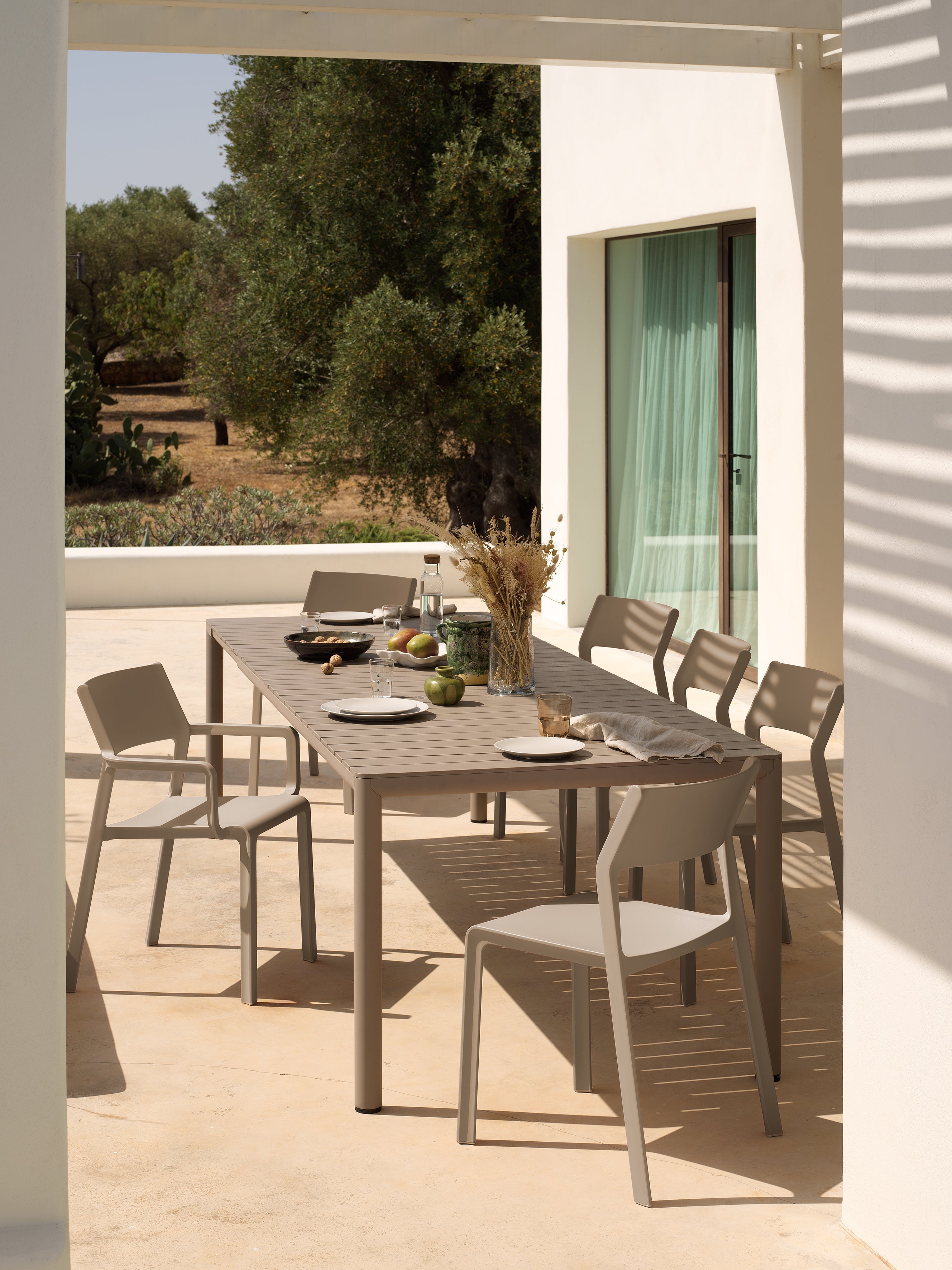 TEVERE taupe extendable outdoor table
