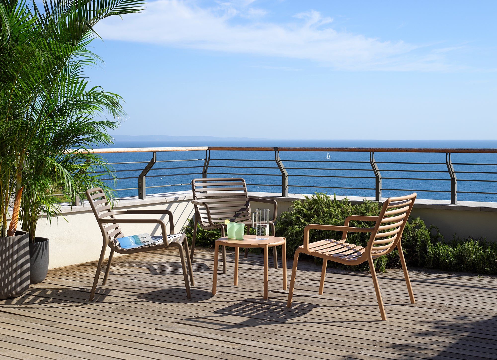 Ronde buitenbijzettafel DOGA bruin