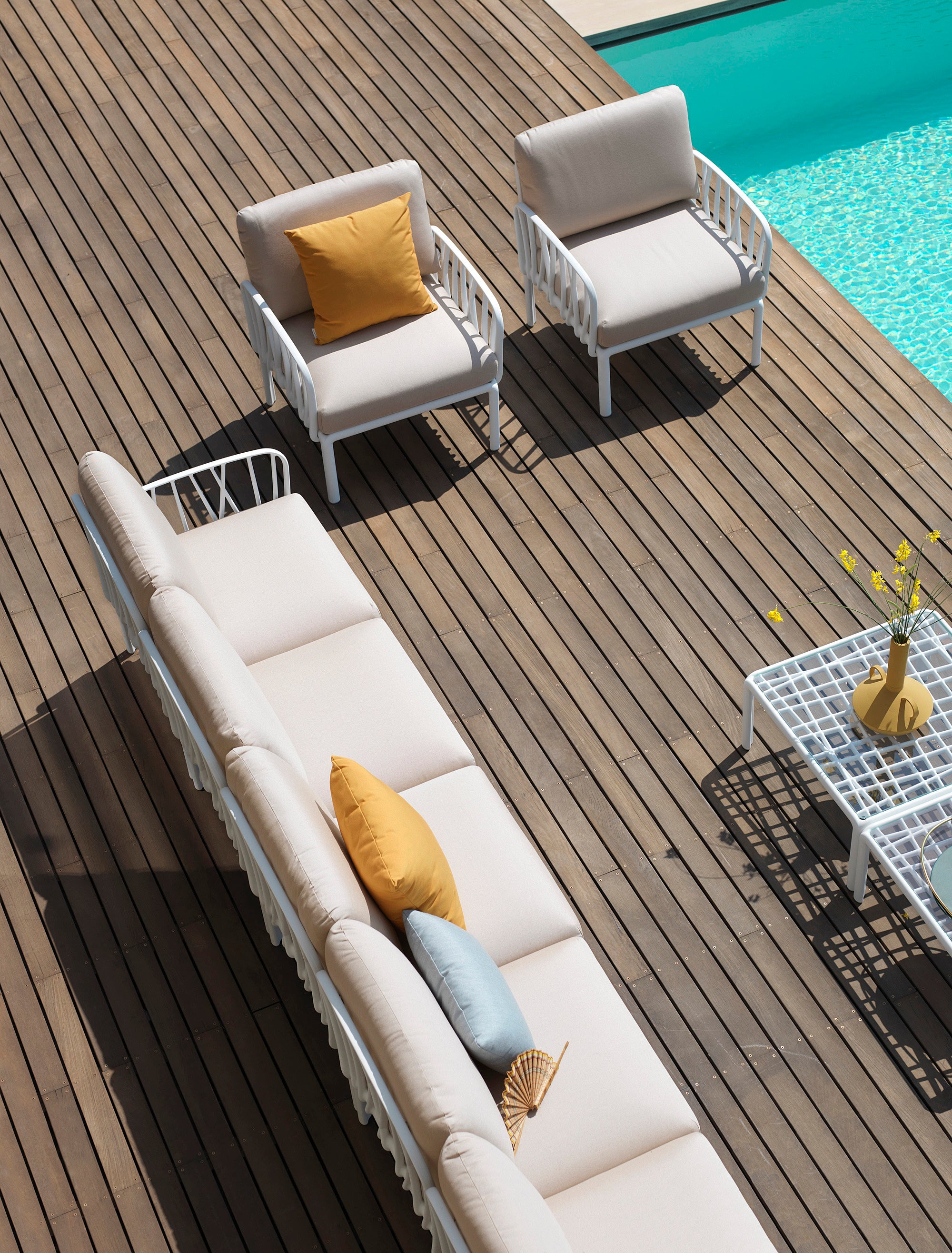 Modulaire buitenhoekbank KOMODO 5 beige Sunbrella® met antracietkleurige basis