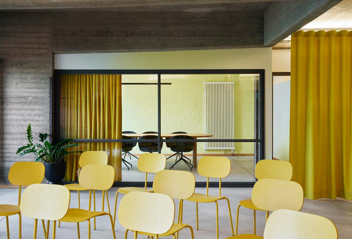 Stoel NIEUWE SCHOOL lichtgrijze basis