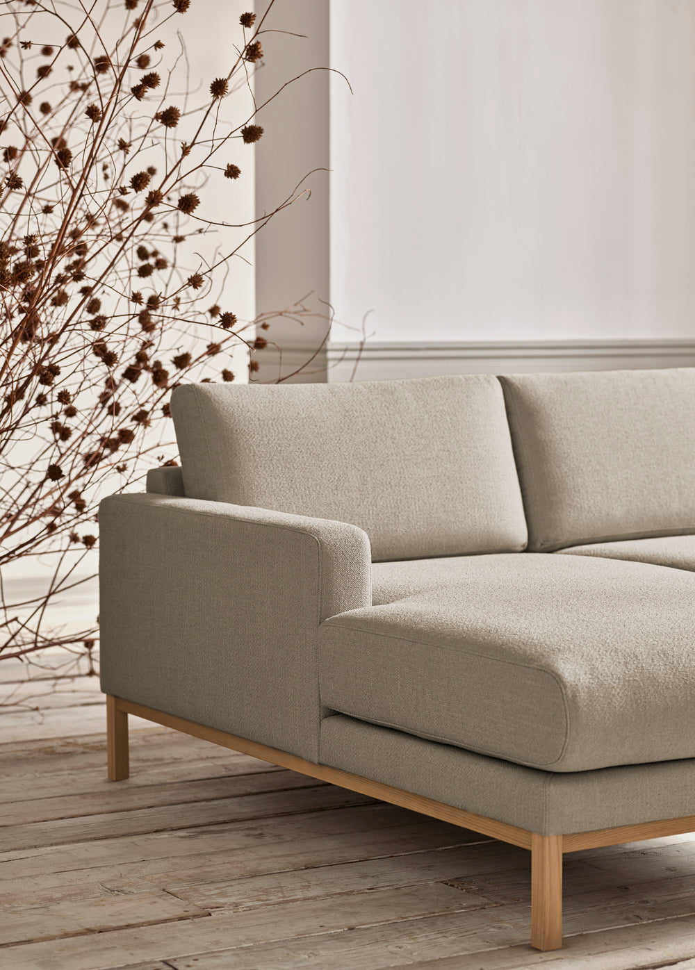 Hoekbank met rechtszijdige chaise longue NORTH donkere eiken basis