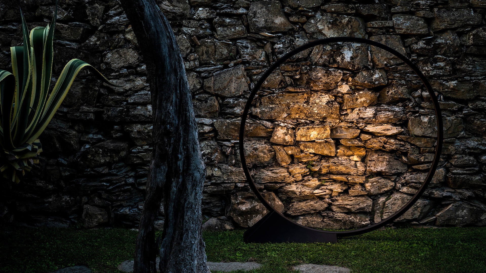 Lampa podłogowa zewnętrzna O czarny