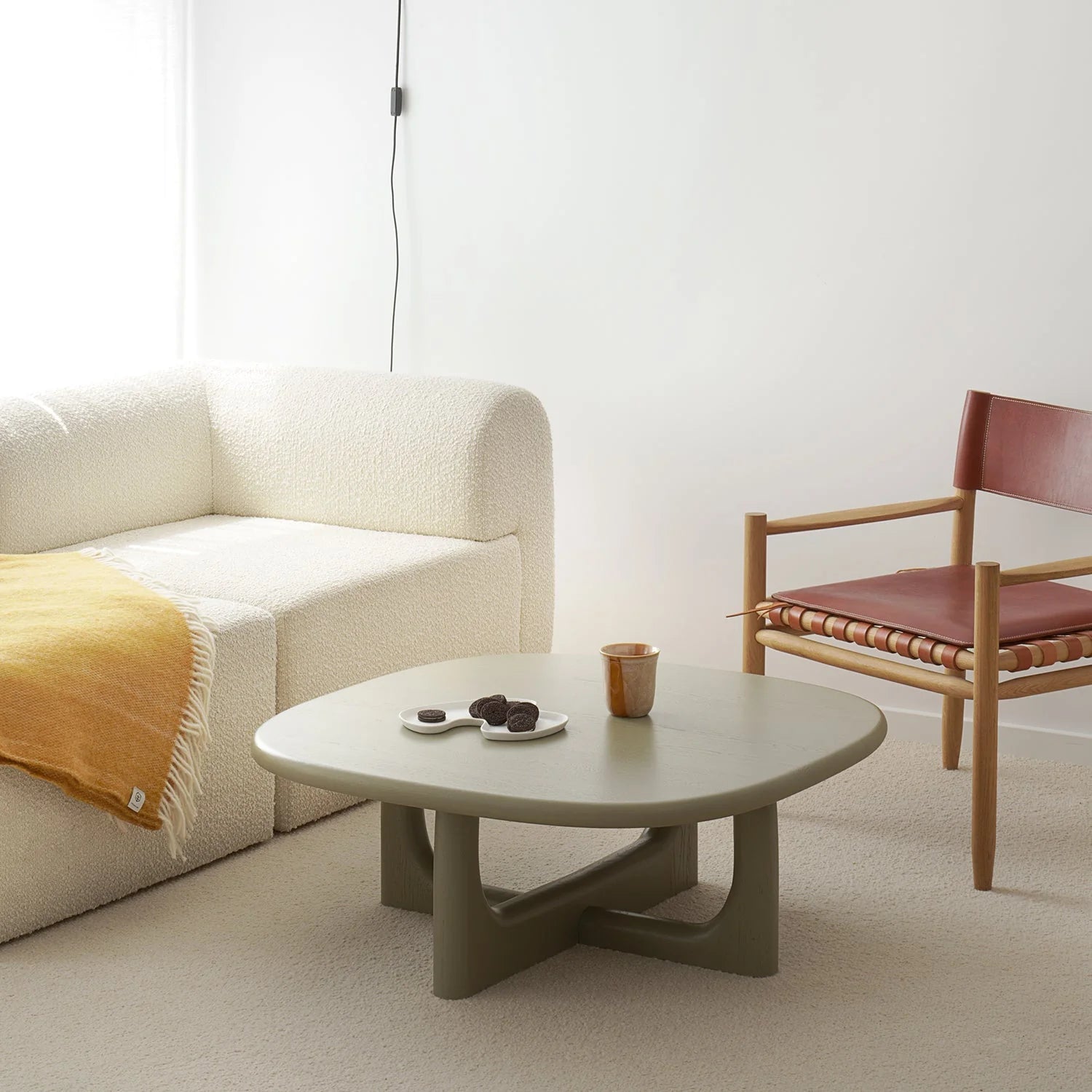 Stolik kawowy OLFO czarne drewno dębowe