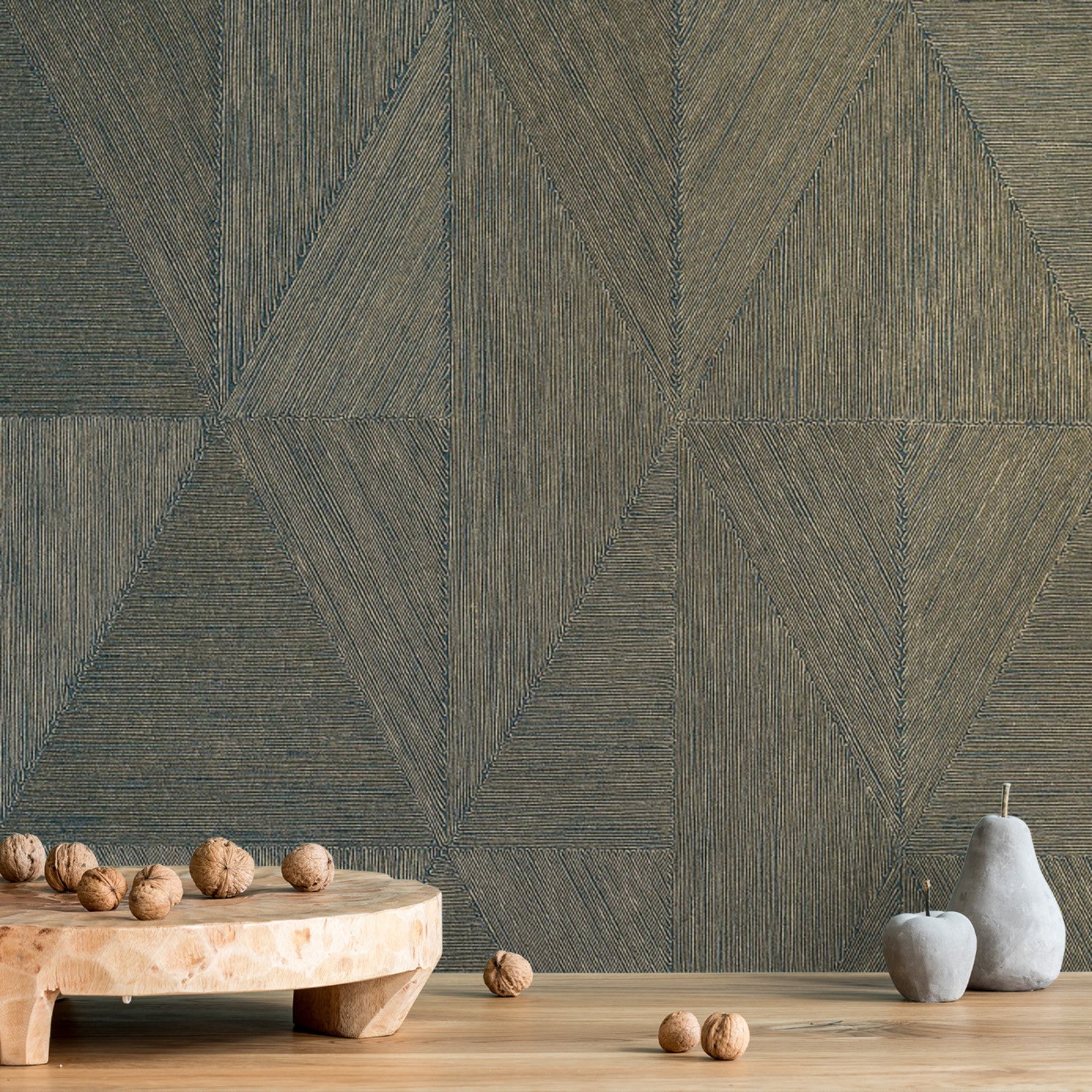 Metallic Wallpaper with Geometric Pattern PARANGON - EMERALD/GOLD emerald with gold