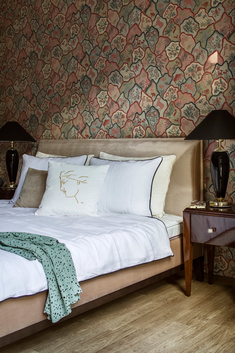 REA table lamp black with black base and gold finish