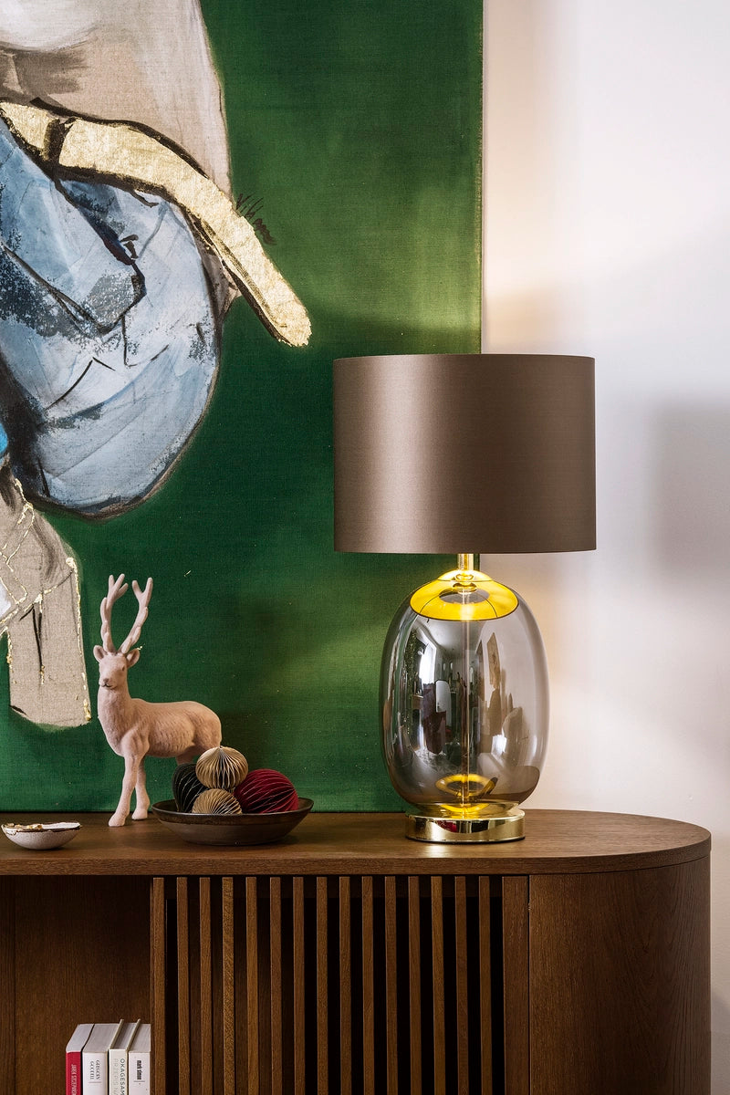 Tafellamp SALVADOR gerookt glas met een bruine kap en gouden afwerking