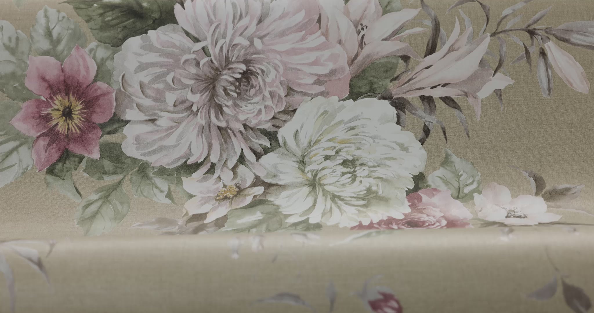 Vlies-Tapete mit pflanzlichem Muster FLORAL CHARM in Dunkelbeige mit Rosa und Weiß