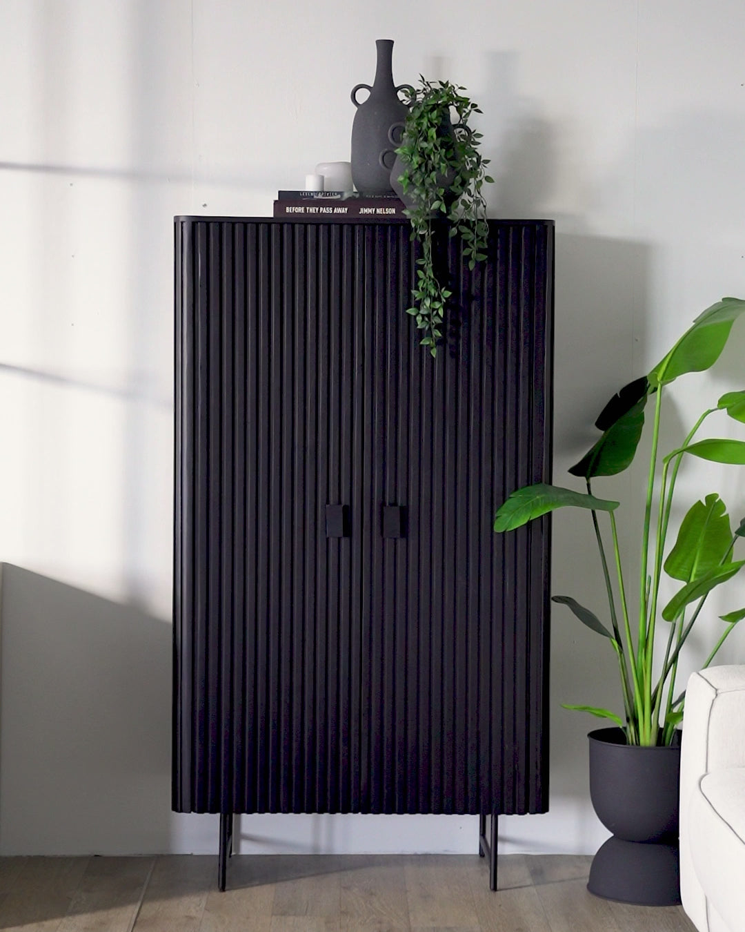 Schrank REMI schwarzes Mangoholz