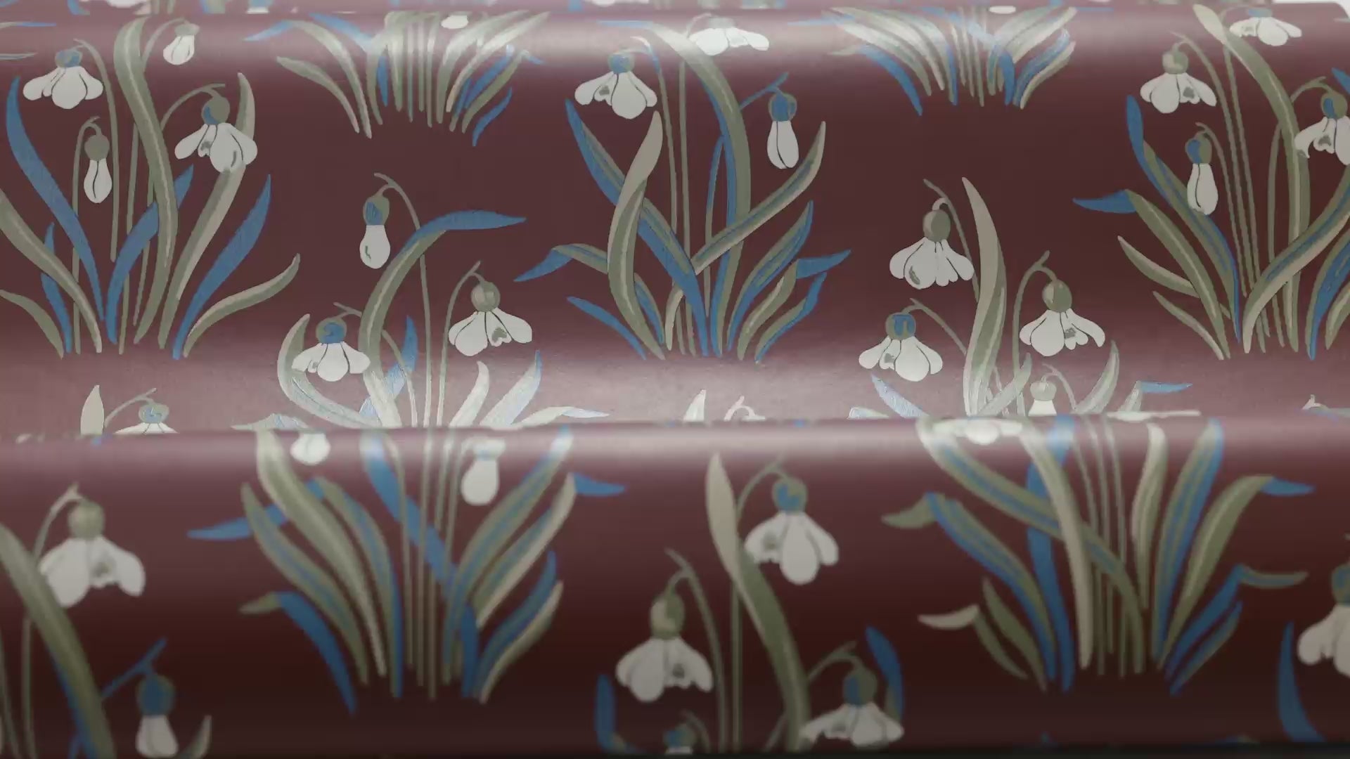Tapete mit pflanzlichem Blumenmotiv SNODROPPE rot mit blau