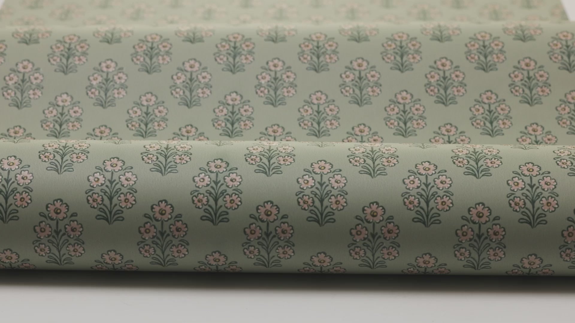 Tapete mit pflanzlichem Blumenmotiv SIBYLLA grün mit beige