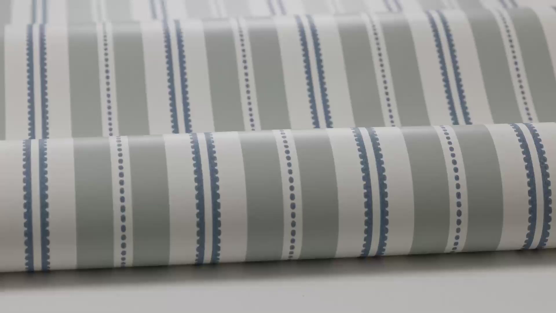 Gestreepte behang HEDDA grijs met wit