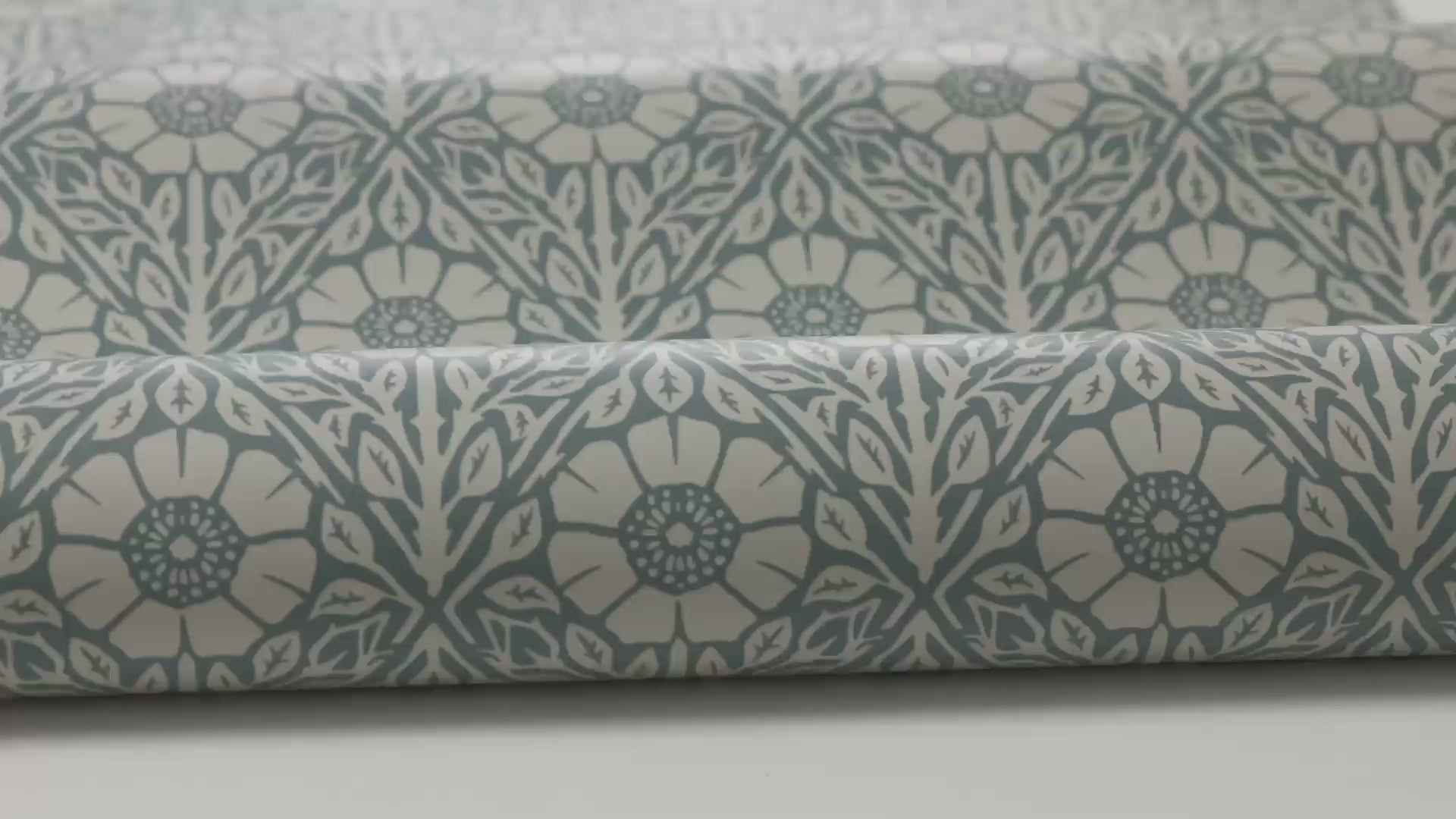 Behang met plantenmotief in bloemen NYPONROS blauw met wit