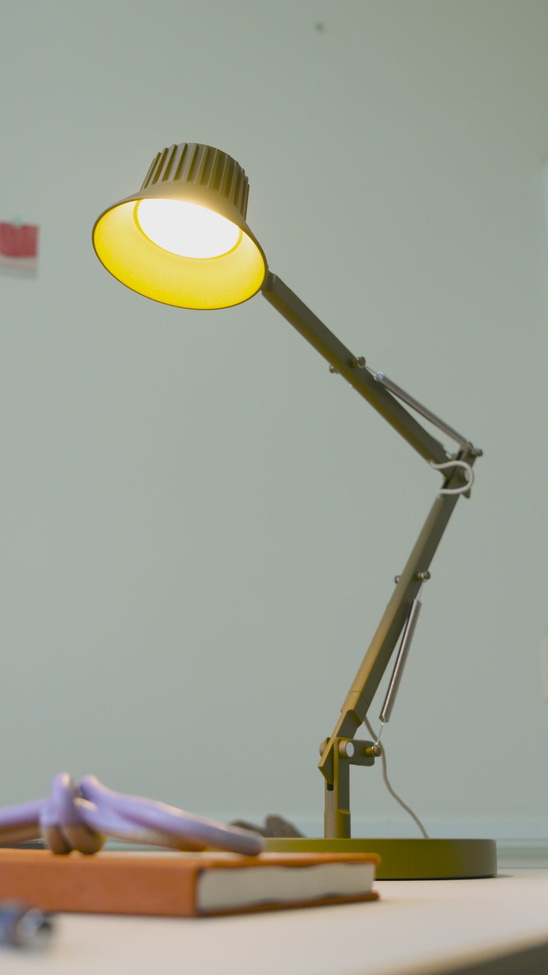 Verstelbare bureaulamp DEDICATE bruin-groen