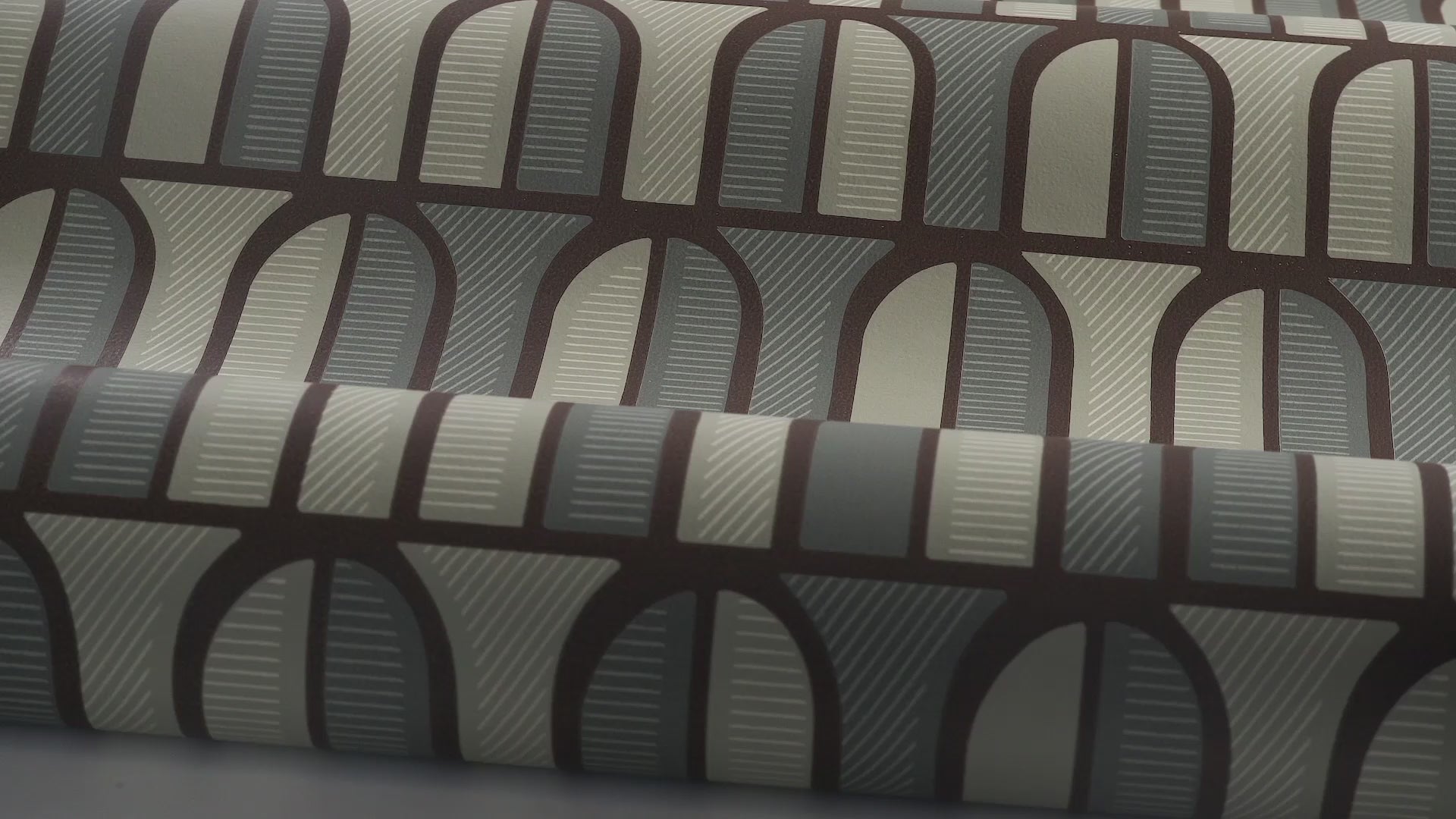 Tapeta flizelinowa papierowa z geometrycznym wzorem VENICE zielony z beżowym