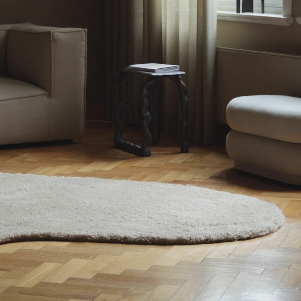 Ovaler Teppich FORMA gebrochenes Weiß mit langem Flor