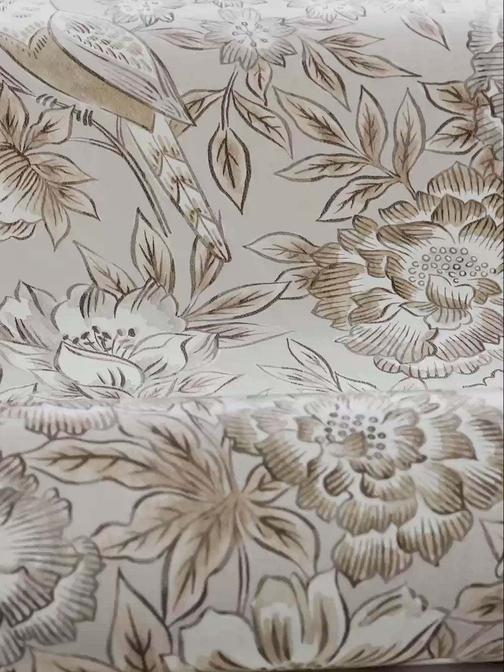 Tapete mit pflanzlichem Blumenmotiv DAGMAR beige mit Weiß