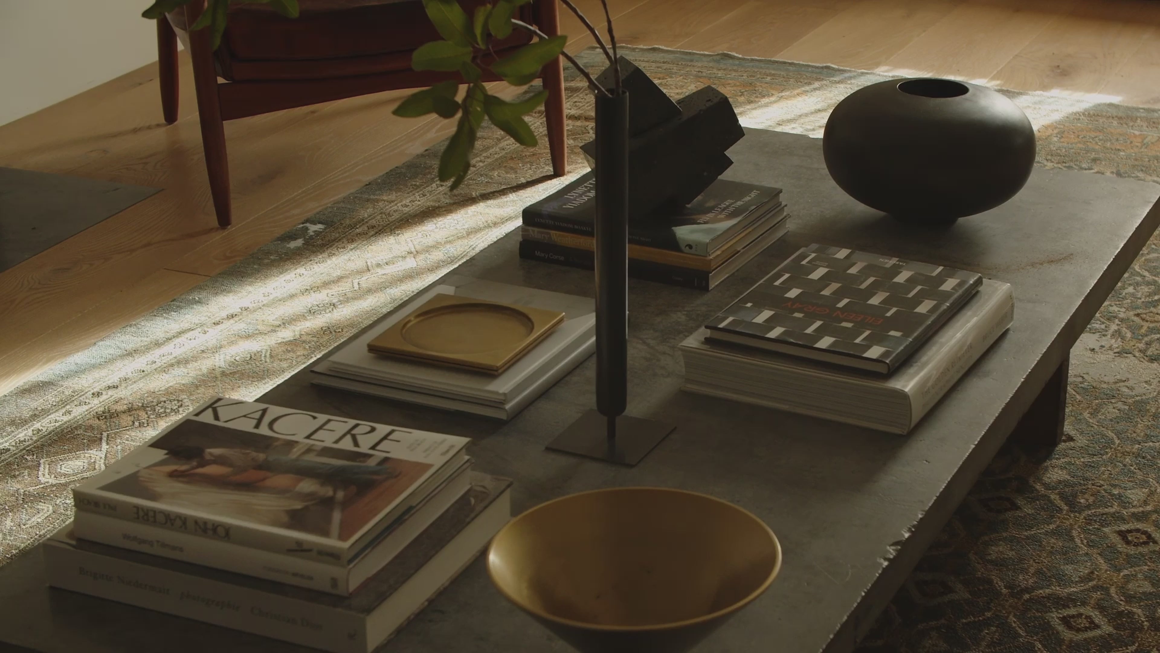 SURROUND vase mango wood