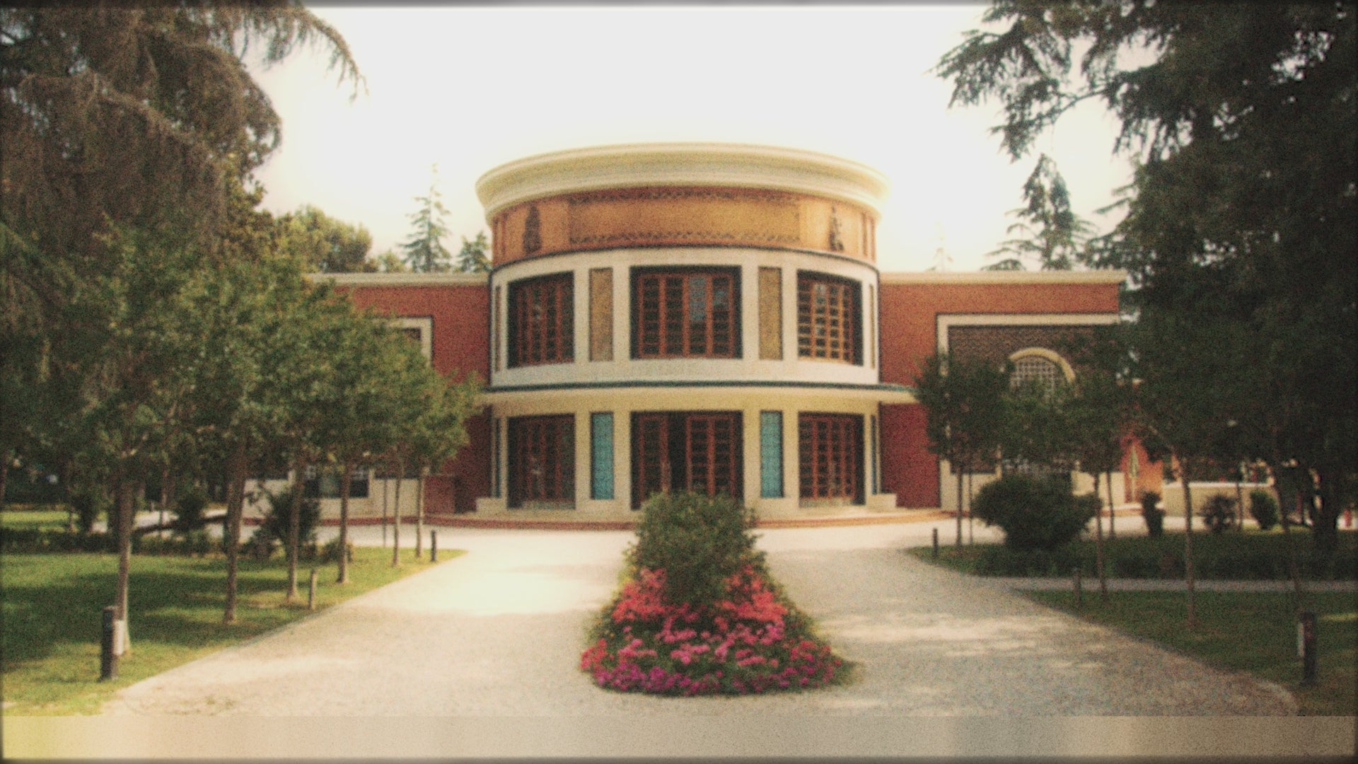 BEETLE upholstered chair with a black base