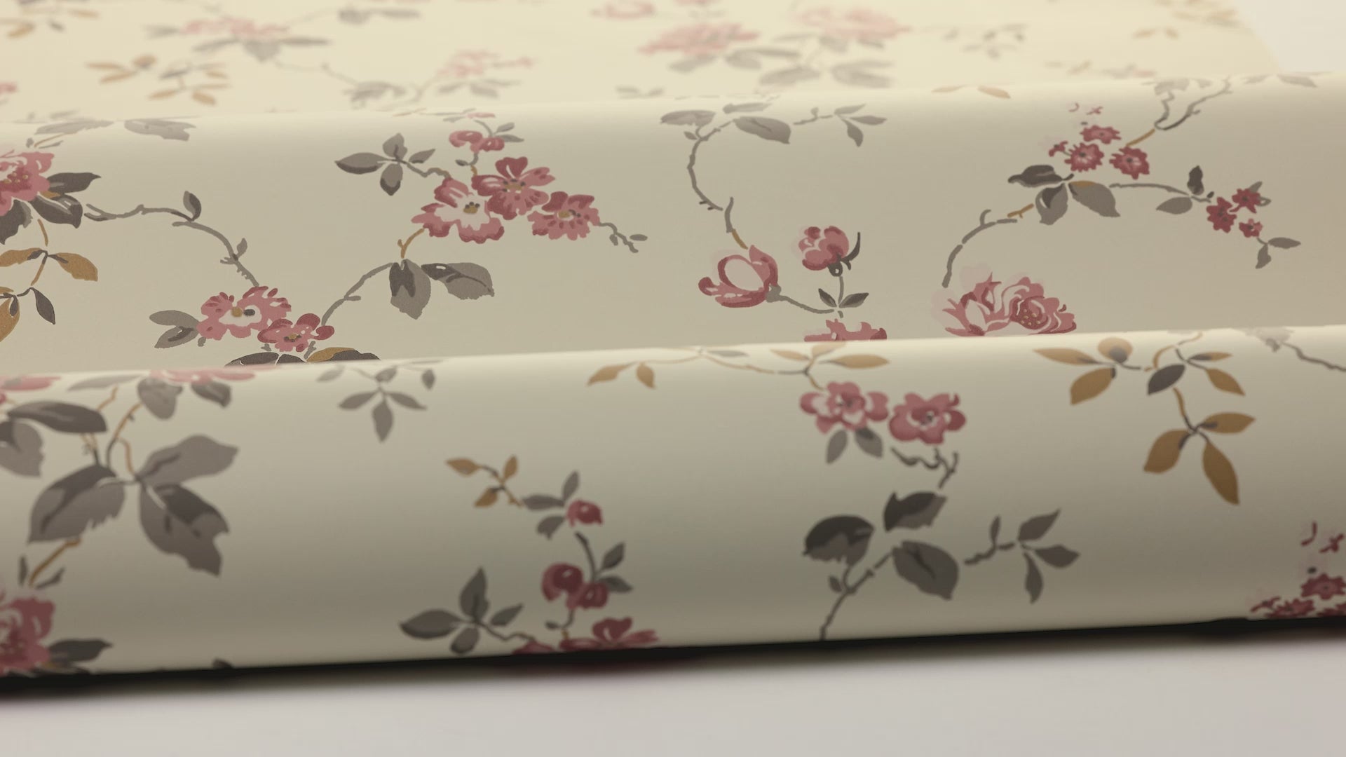 VÄRMDÖ beige mit rosa pflanzlichem Muster Vlies-Tapete
