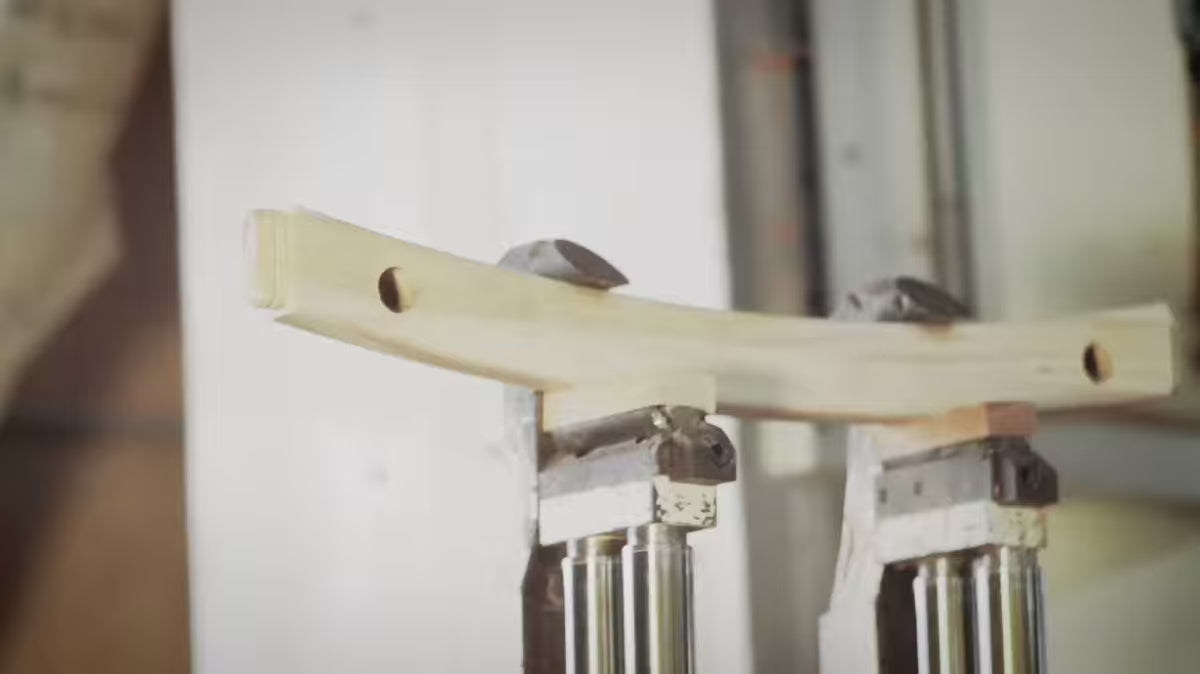 Krzesło NINA lite drewno akacjowe z kremowym siedziskiem