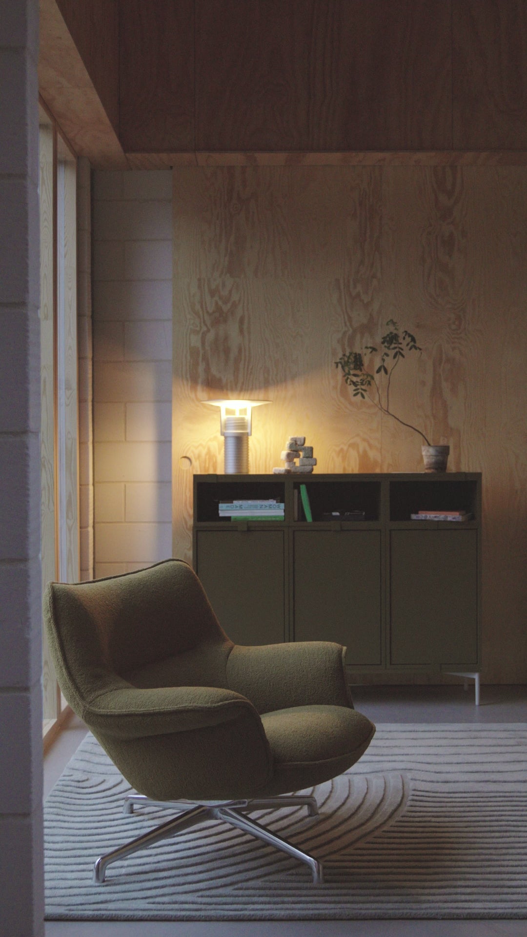 DOZE Swivel Armchair in Cognac Leather with Silver Base