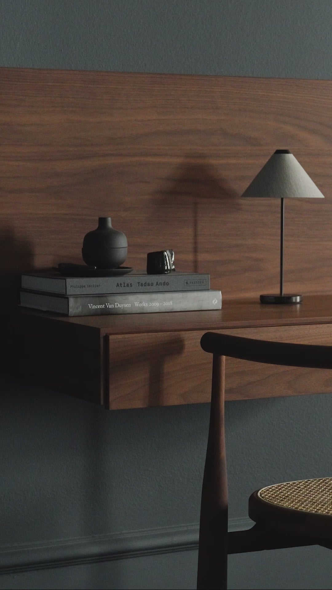 Tana -Nuss -Furnier -Hängeschrank