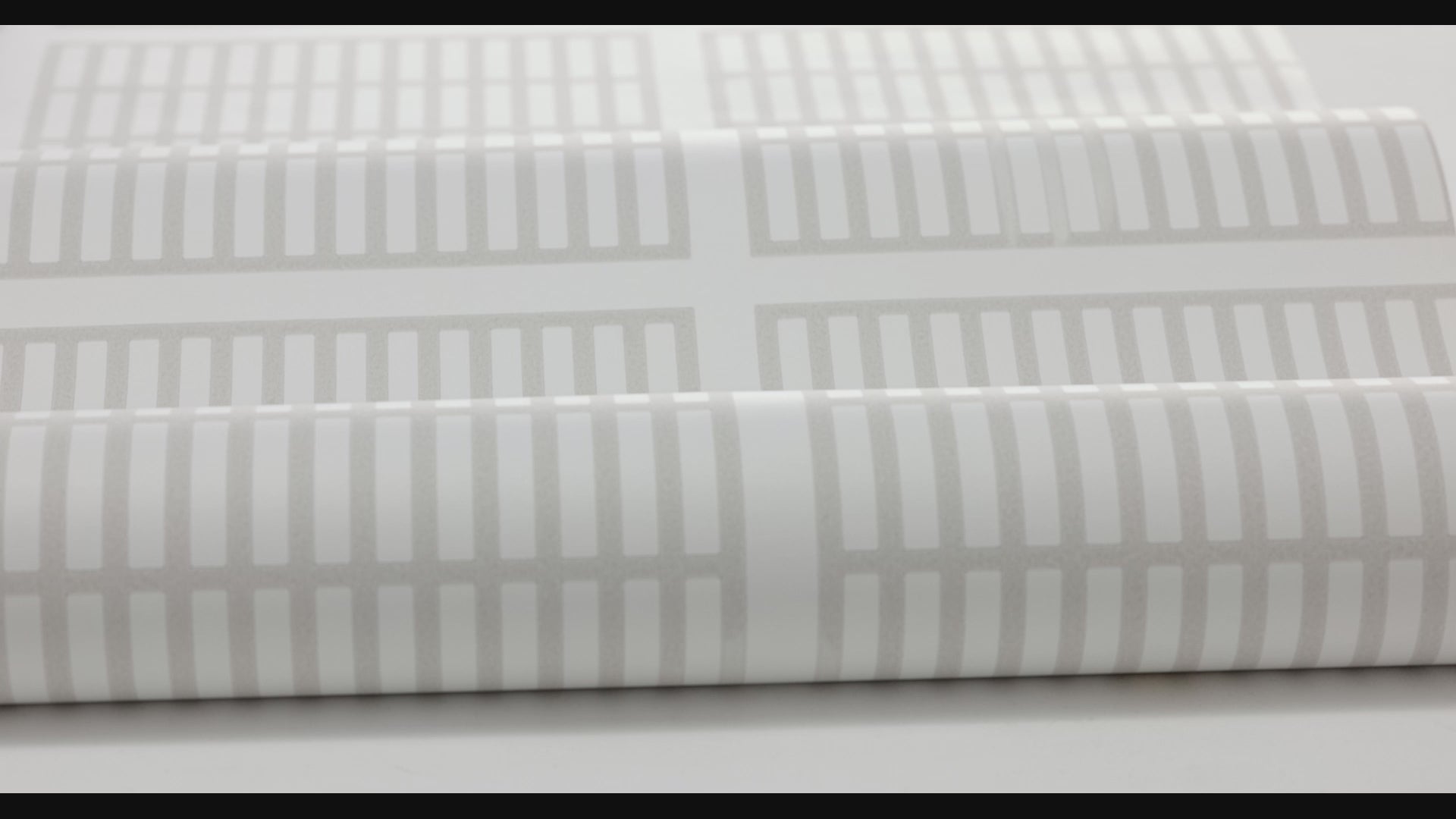 Geometrisch patroon behang ALVAR AALTO 14/6 wit met grijs