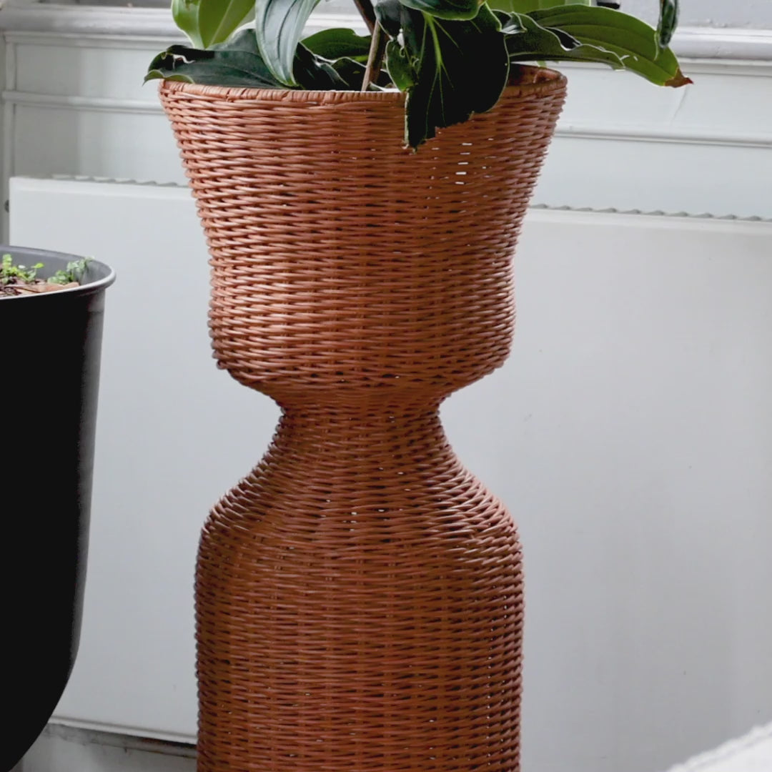 AGNES TALL Rattan-Pflanzenständer