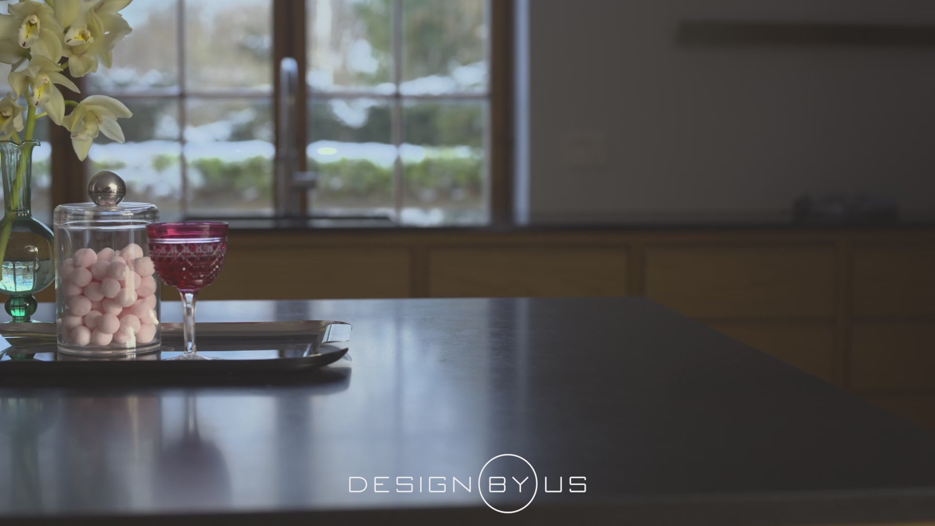 Draagbare lamp TRIP zwart-bruin marmer met melkachtig wit glas