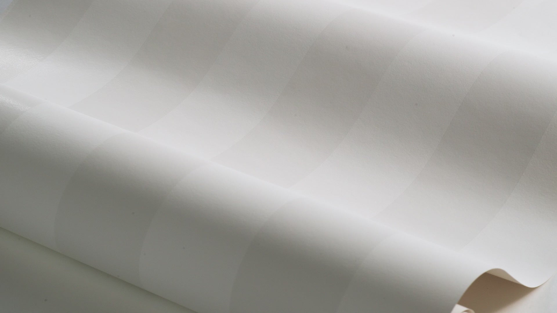 Vliesbehang papier gestreept FALSTERBO STRIPE wit met grijs