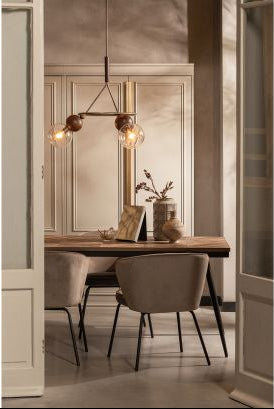 Tisch RHOMBIC aus Teakholz mit schwarzem Metallgestell