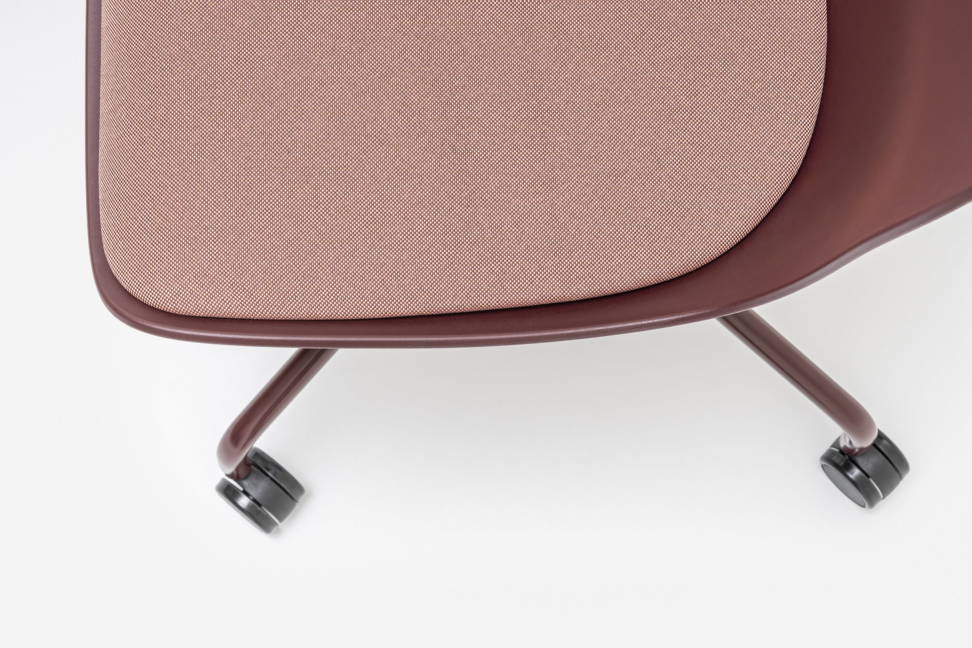 Draaistoel BALTIC 2 REMIX met aluminium basis en wielen voor harde oppervlakken