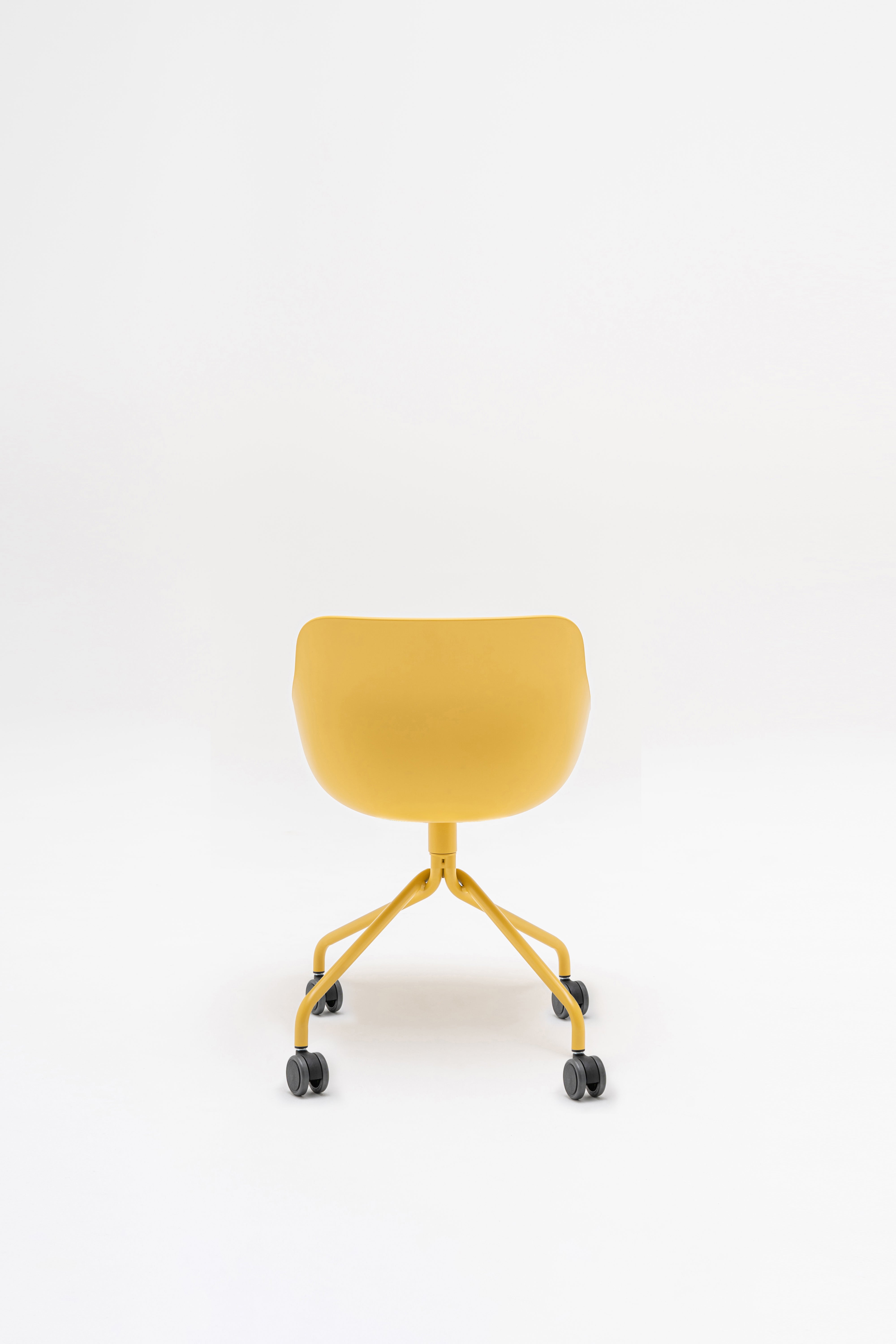 Draaistoel BALTIC REMIX met metalen basis en wielen