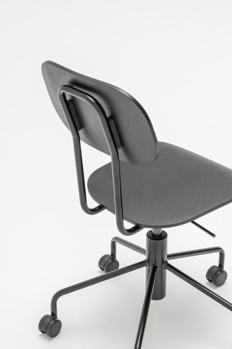 Krzesło NEW SCHOOL regulowana podstawa ciemny szary [Milena] MDD    Eye on Design
