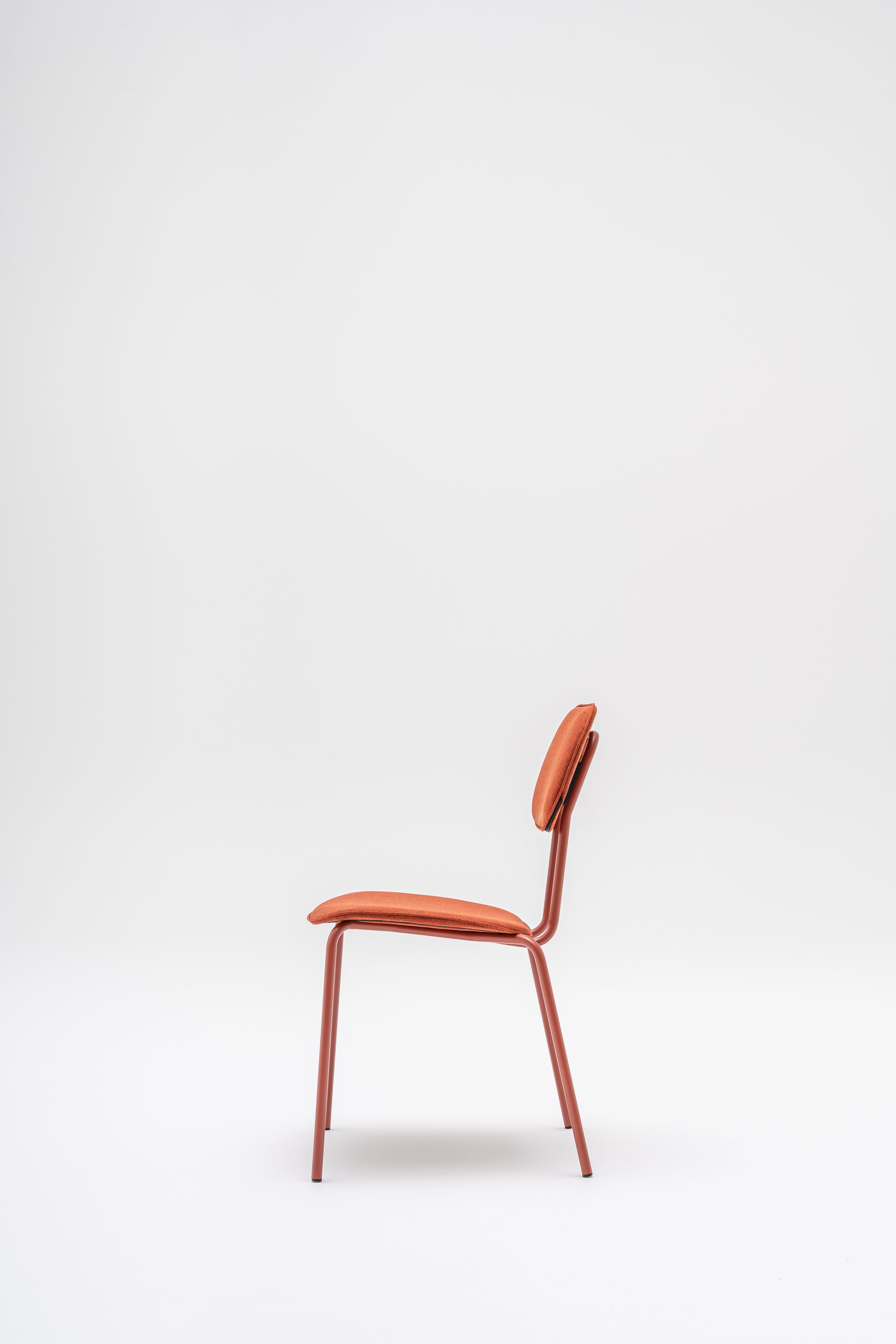 Gestoffeerde stoel NEW SCHOOL met metalen basis