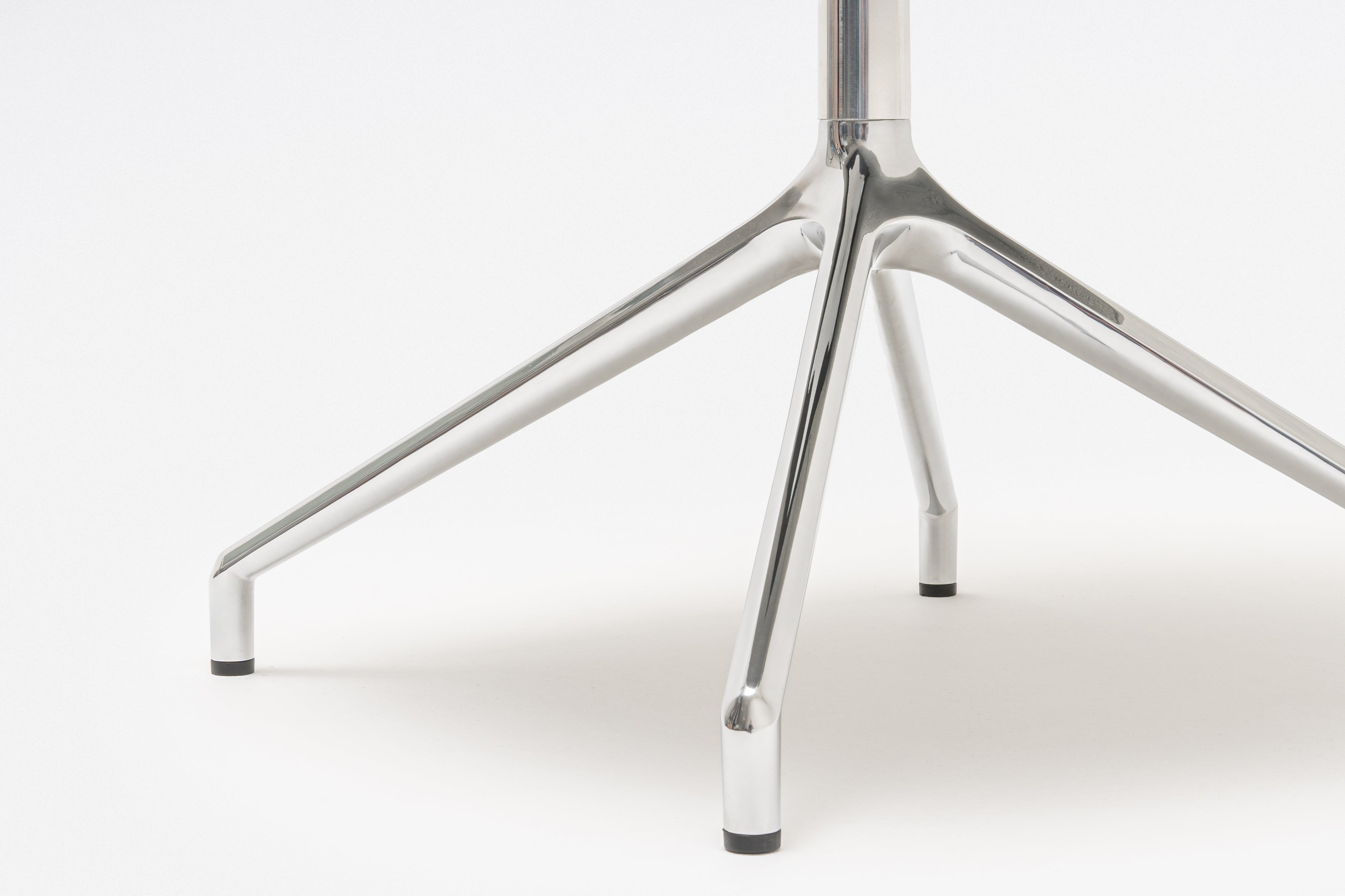 Fotel z wysokim oparciem PARALEL aluminium polerowane