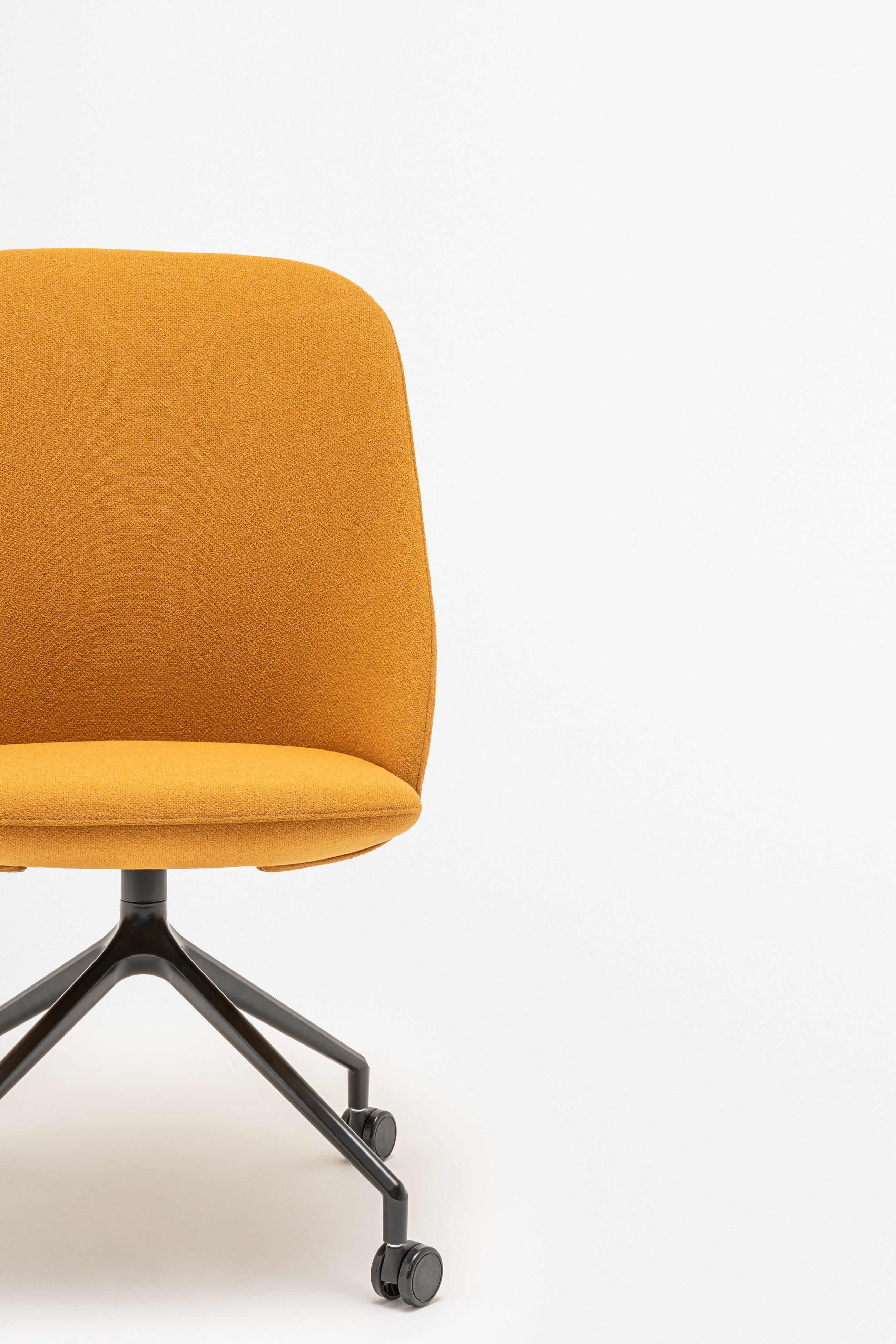 Fotel obrotowy z wysokim oparciem PARALEL metalowa podstawa z kółkami do miękkiej powierzchni