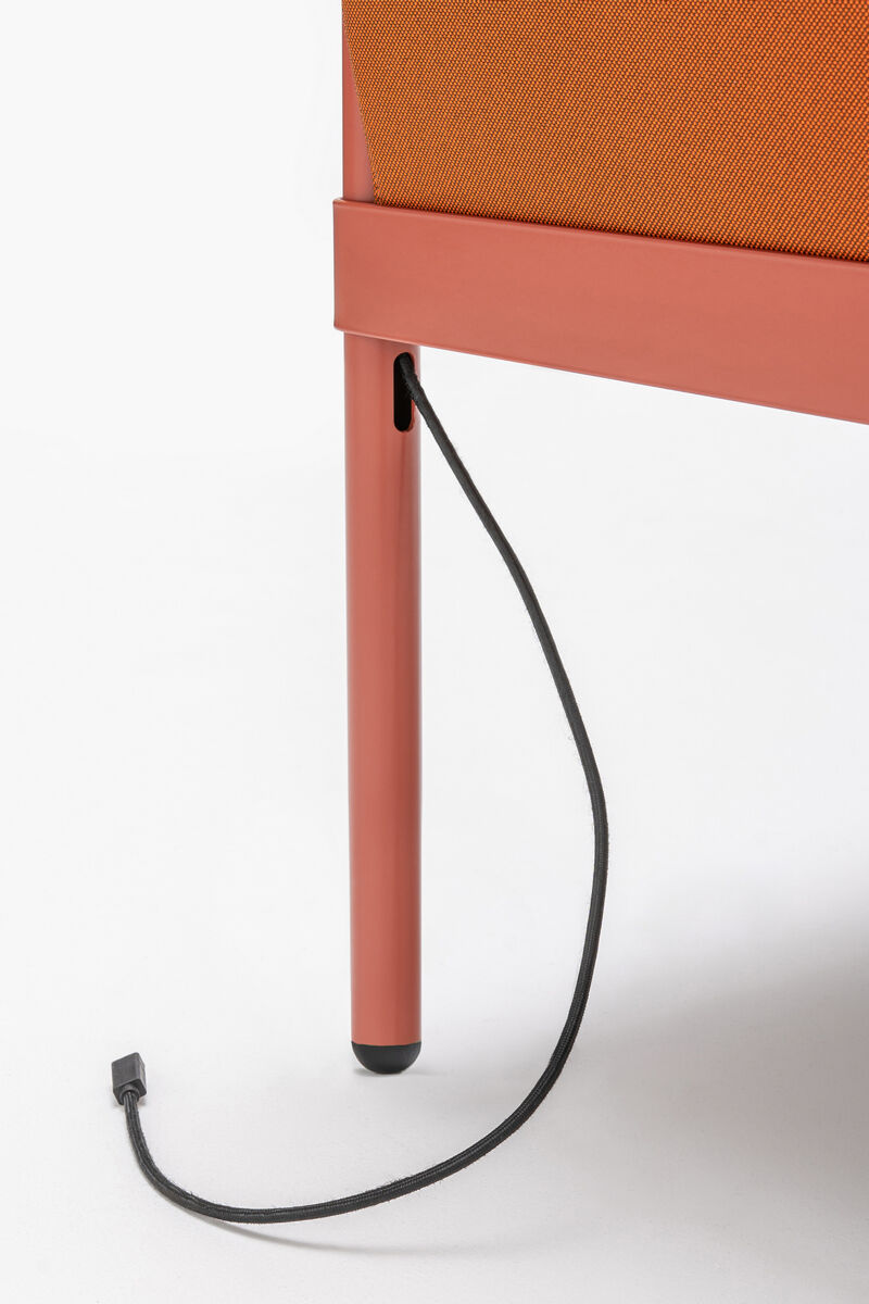 Sofa 2-osobowa niska STILT tapicerowana