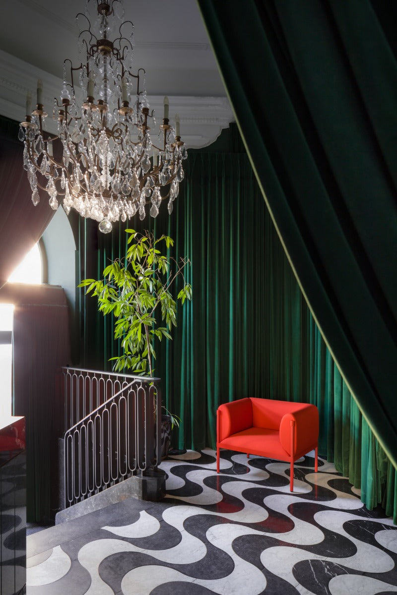 Fotel niski STILT tapicerowany