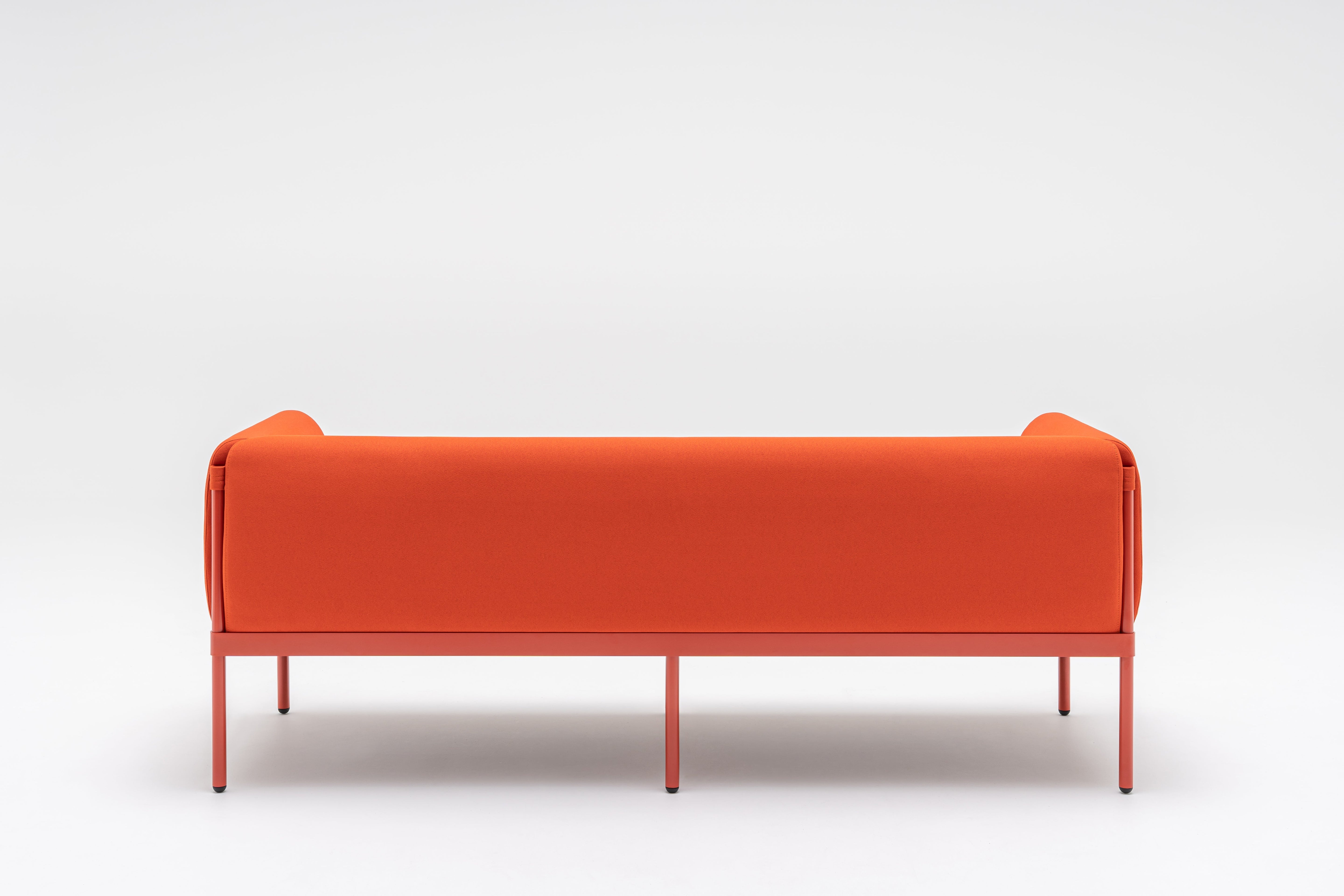 Sofa 3-osobowa niska STILT tapicerowana