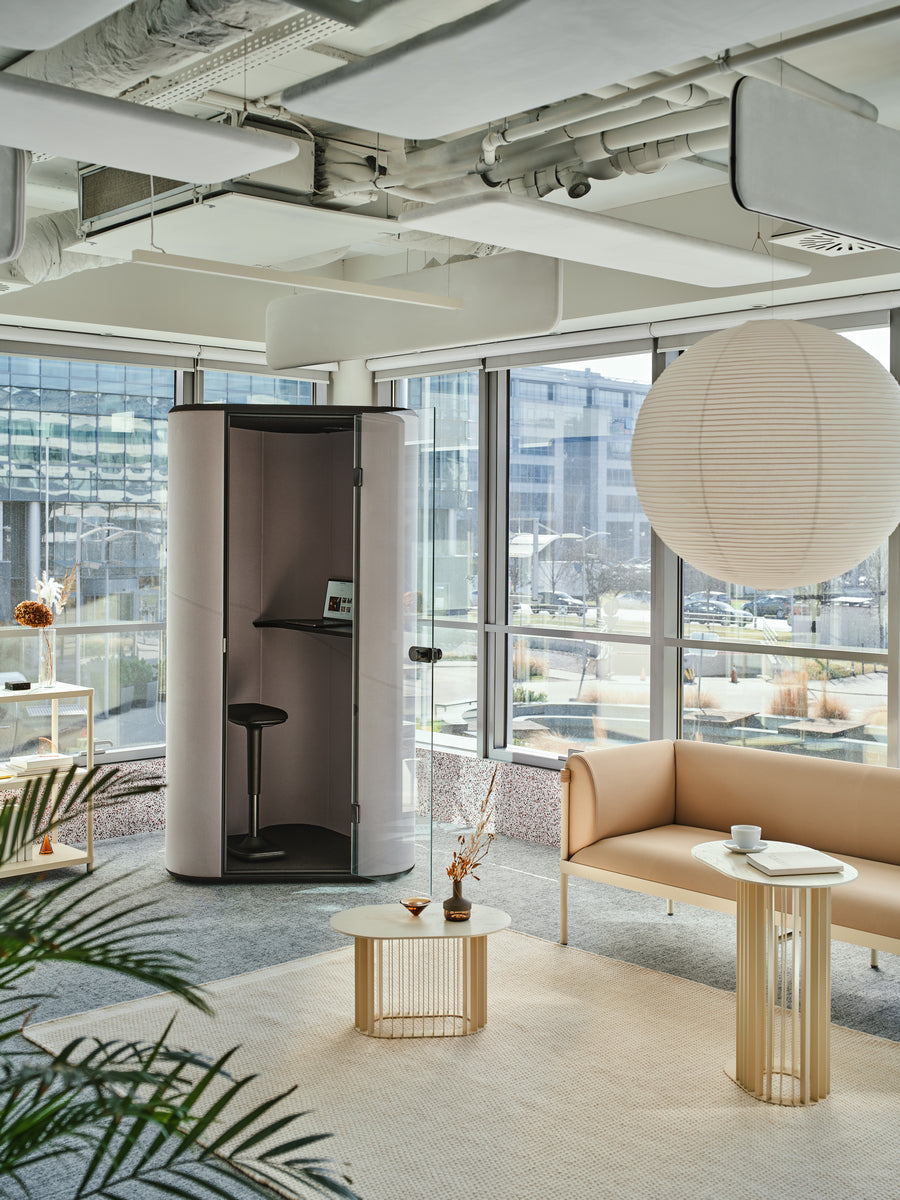 Rollenfurnier bei einem Metallbasis rollen