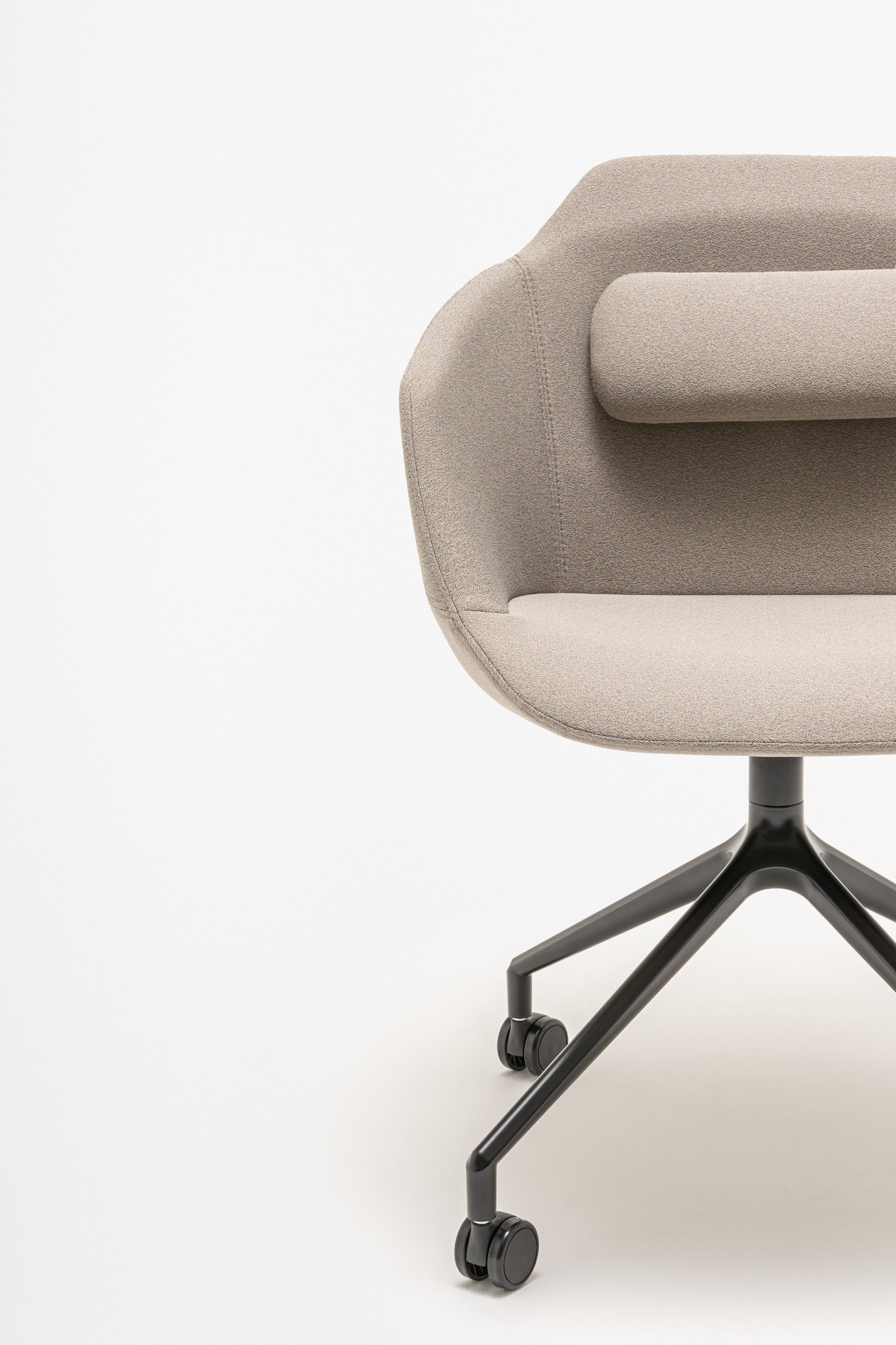 Krzesło biurowe ULTRA podstawa krzyżak z kółkami do powierzchni miękkiej