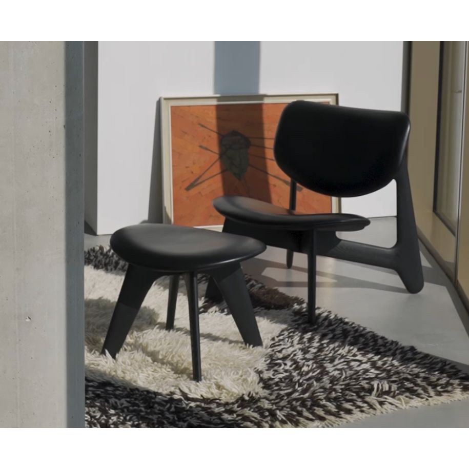 Fotel SLAB zwarte leer met zwarte eiken basis