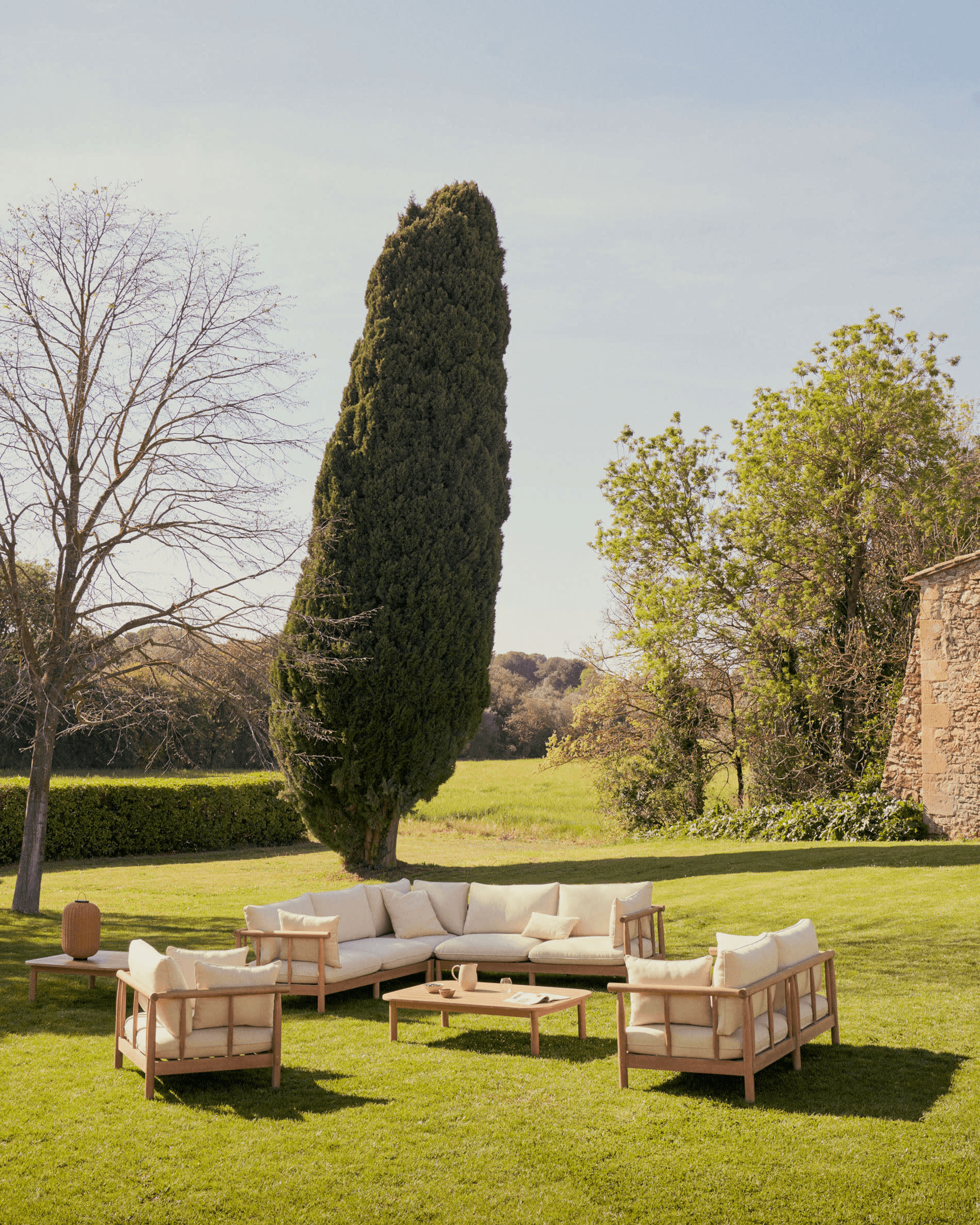 Sofa ogrodowa 2-osobowa SACOVA lite drewno eukaliptusowe La Forma    Eye on Design