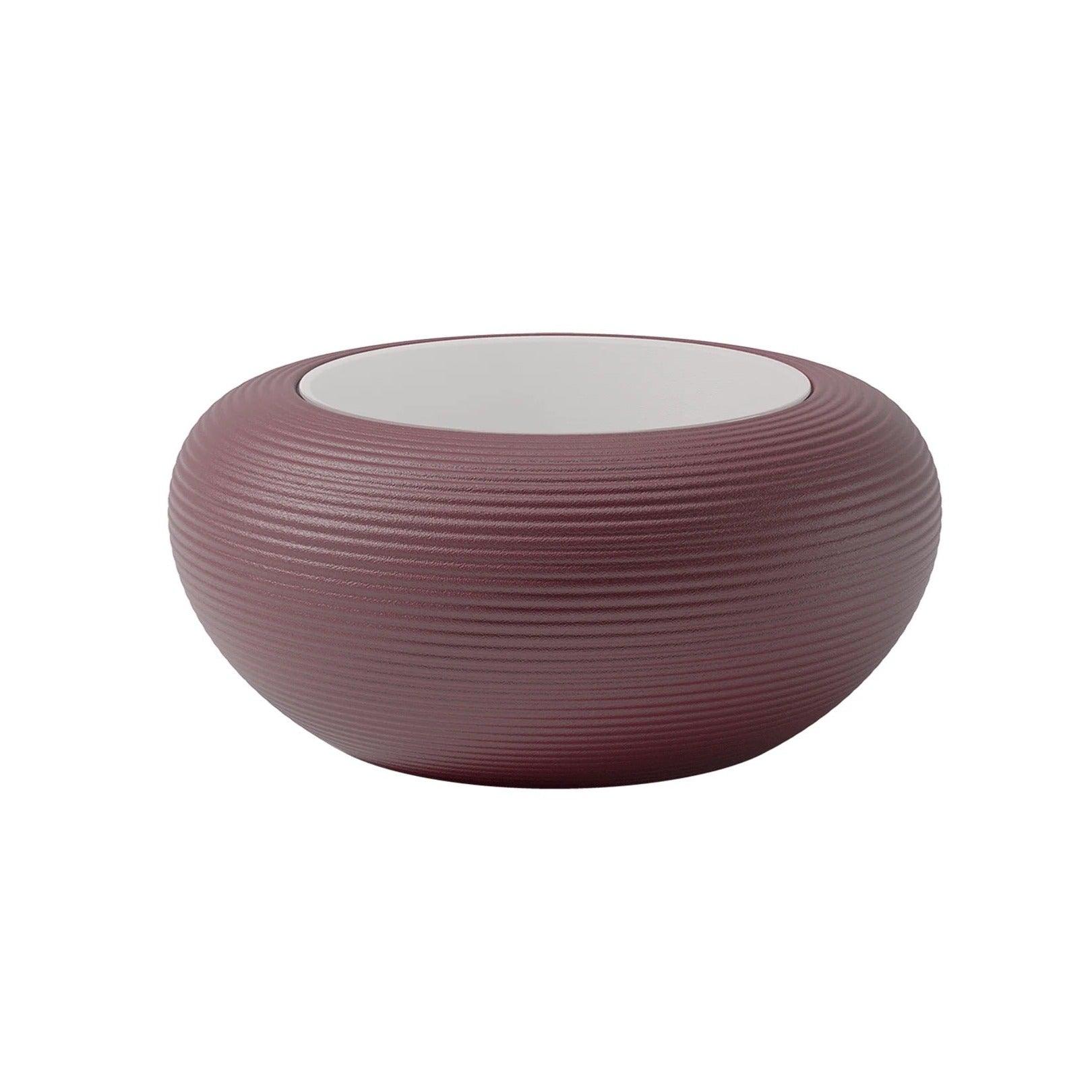 Stolik kawowy zewnętrzny NAMI bordowy Qeeboo    Eye on Design