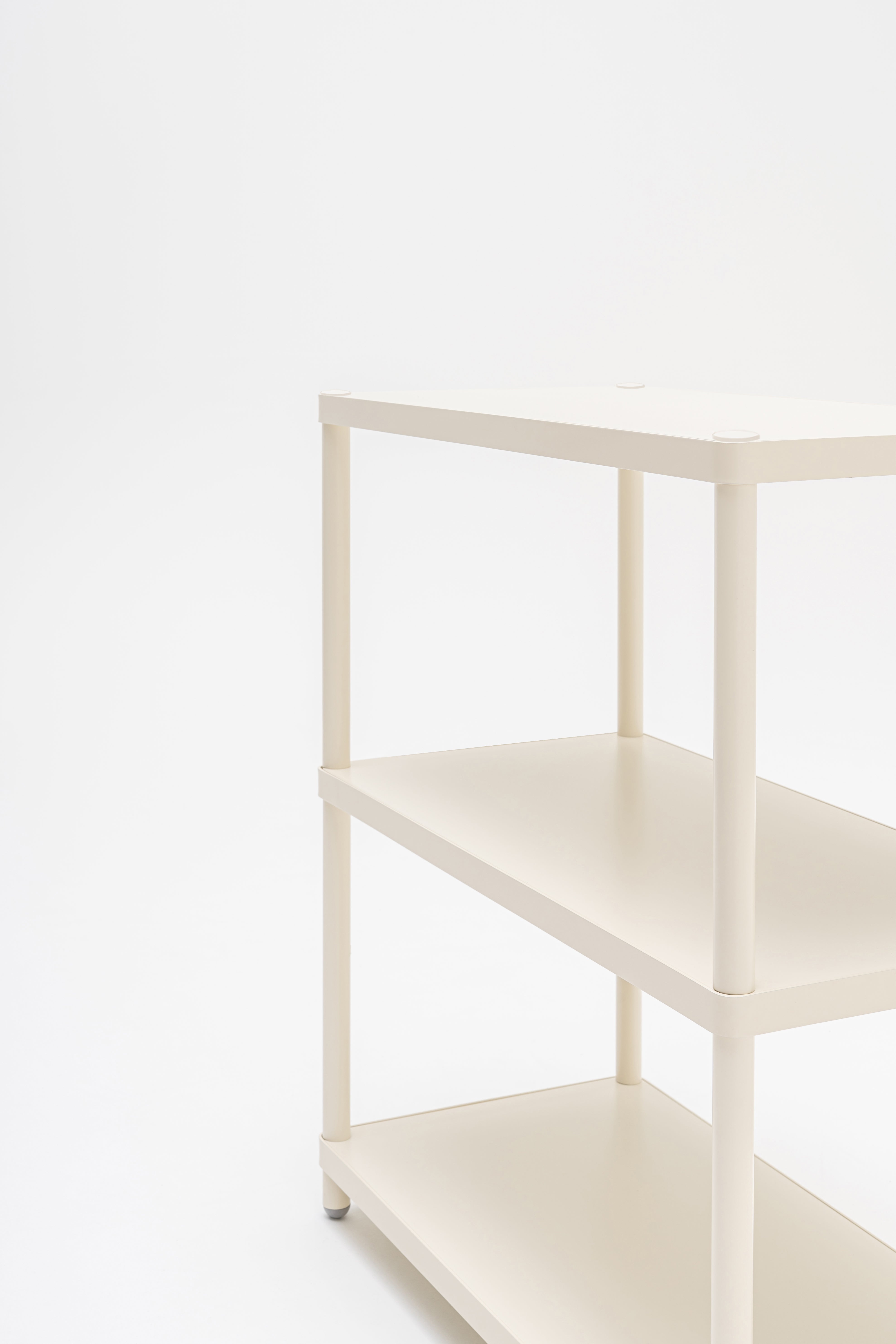 Single stilt metal shelf