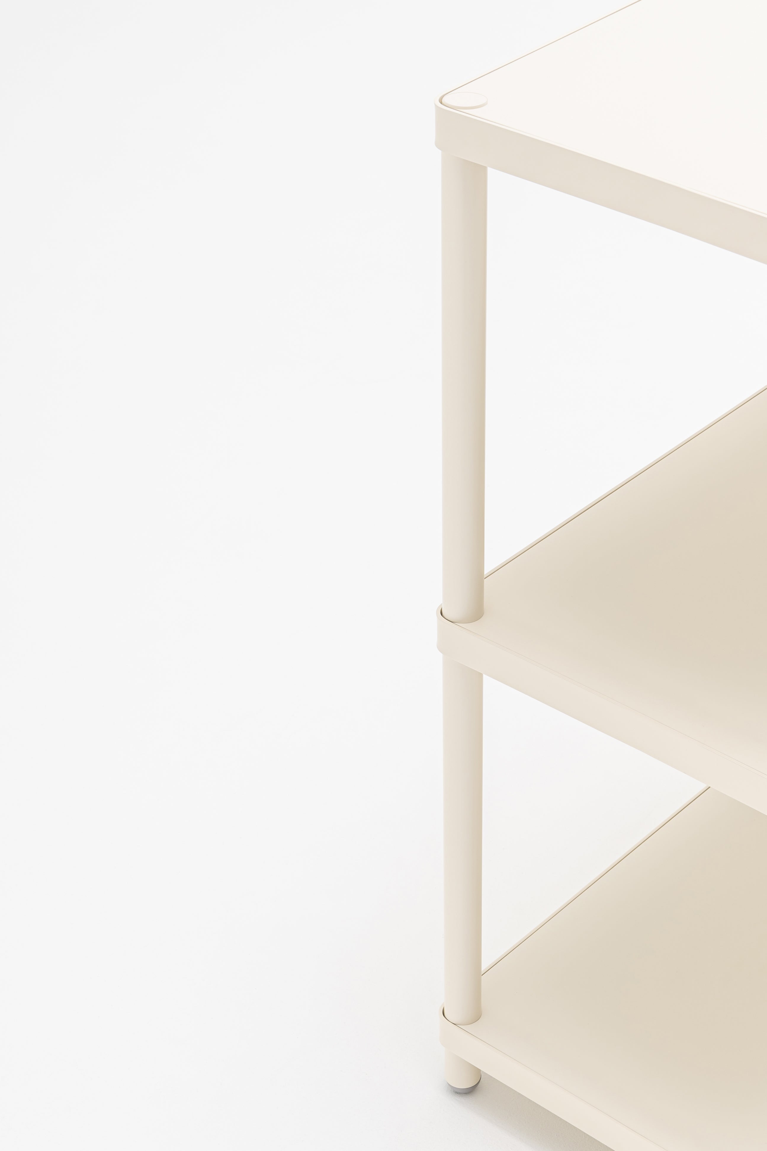 Single stilt metal shelf