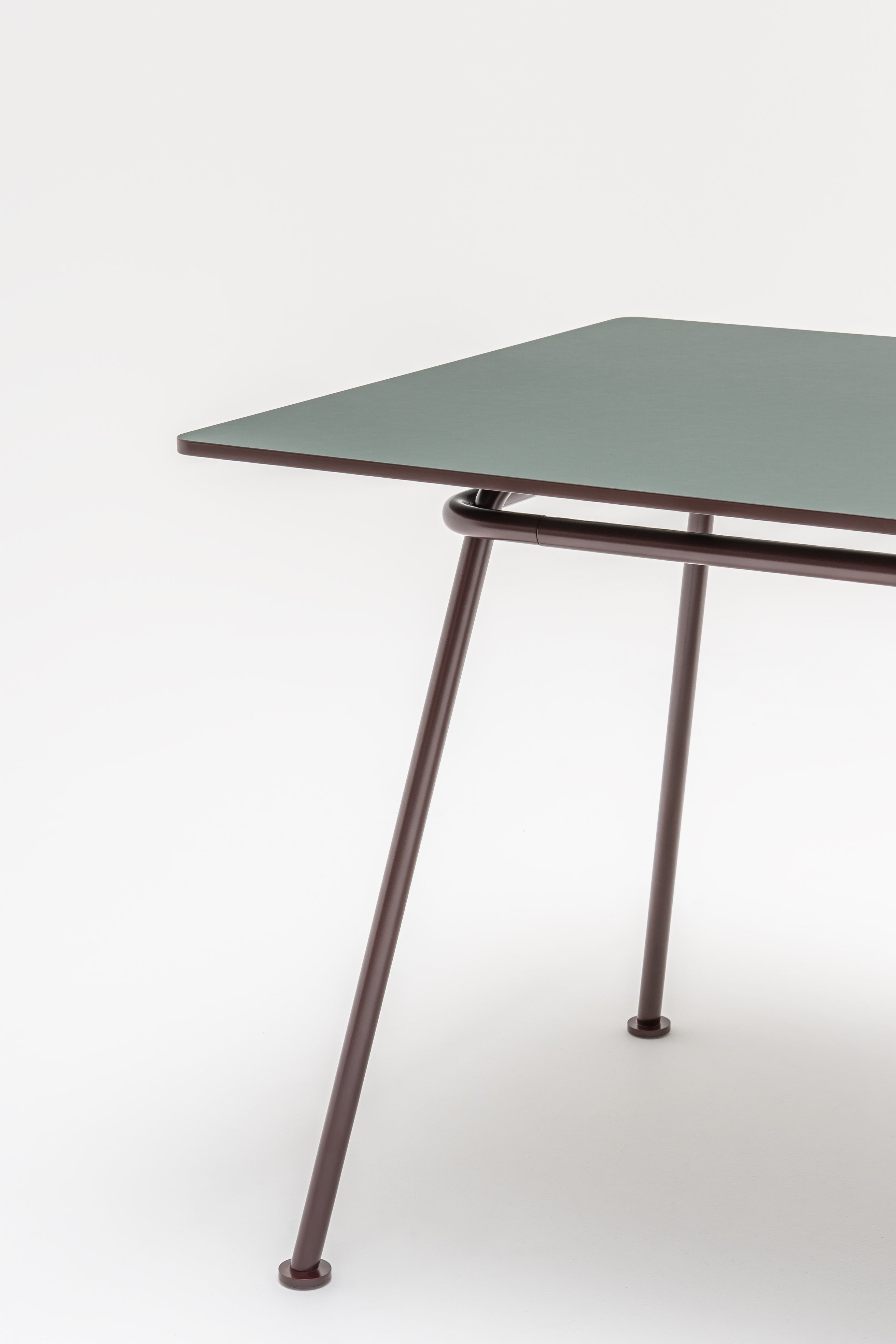 Tafel NEW SCHOOL BENCH metalen basis