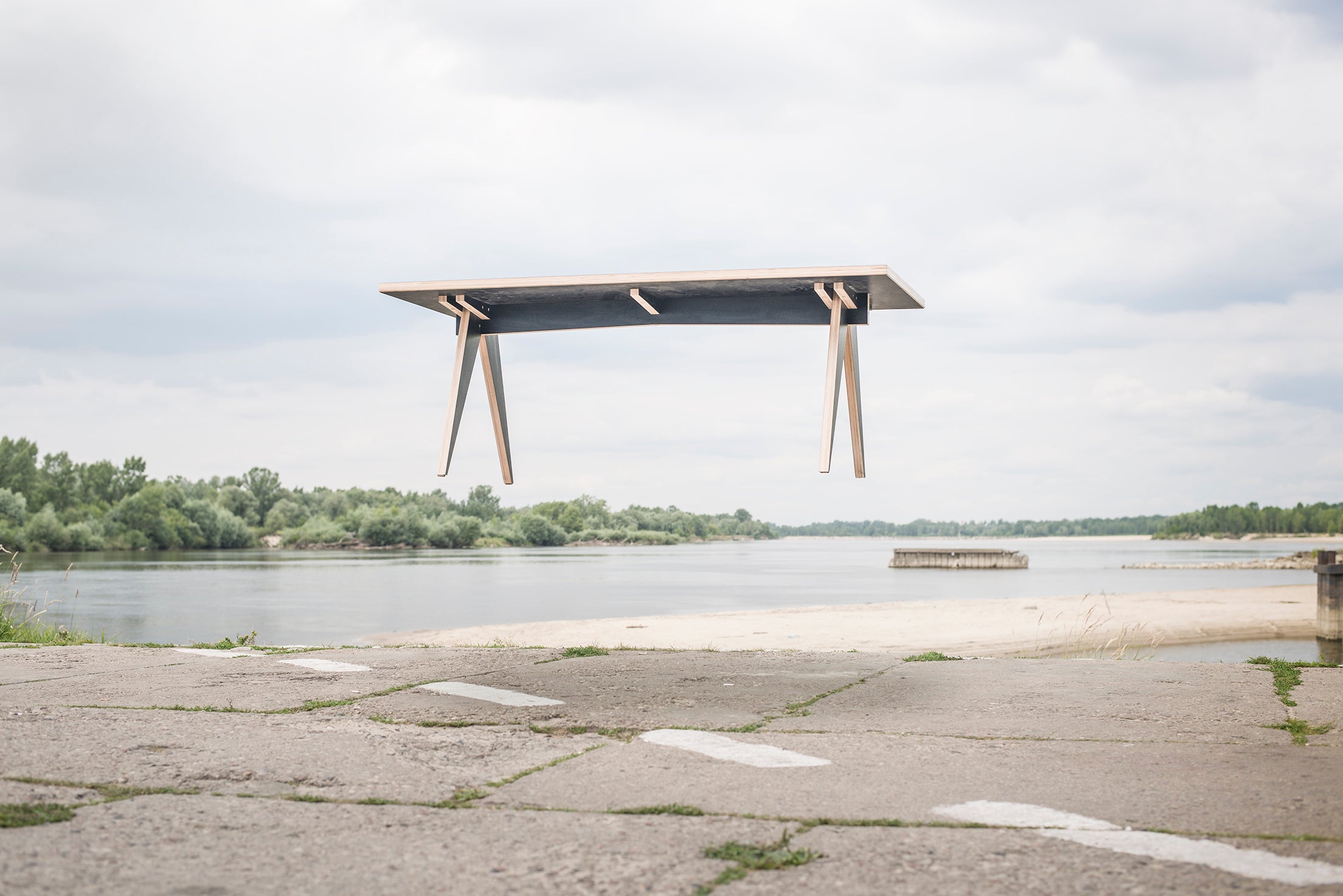 Tisch ST CALIPERS schwarz