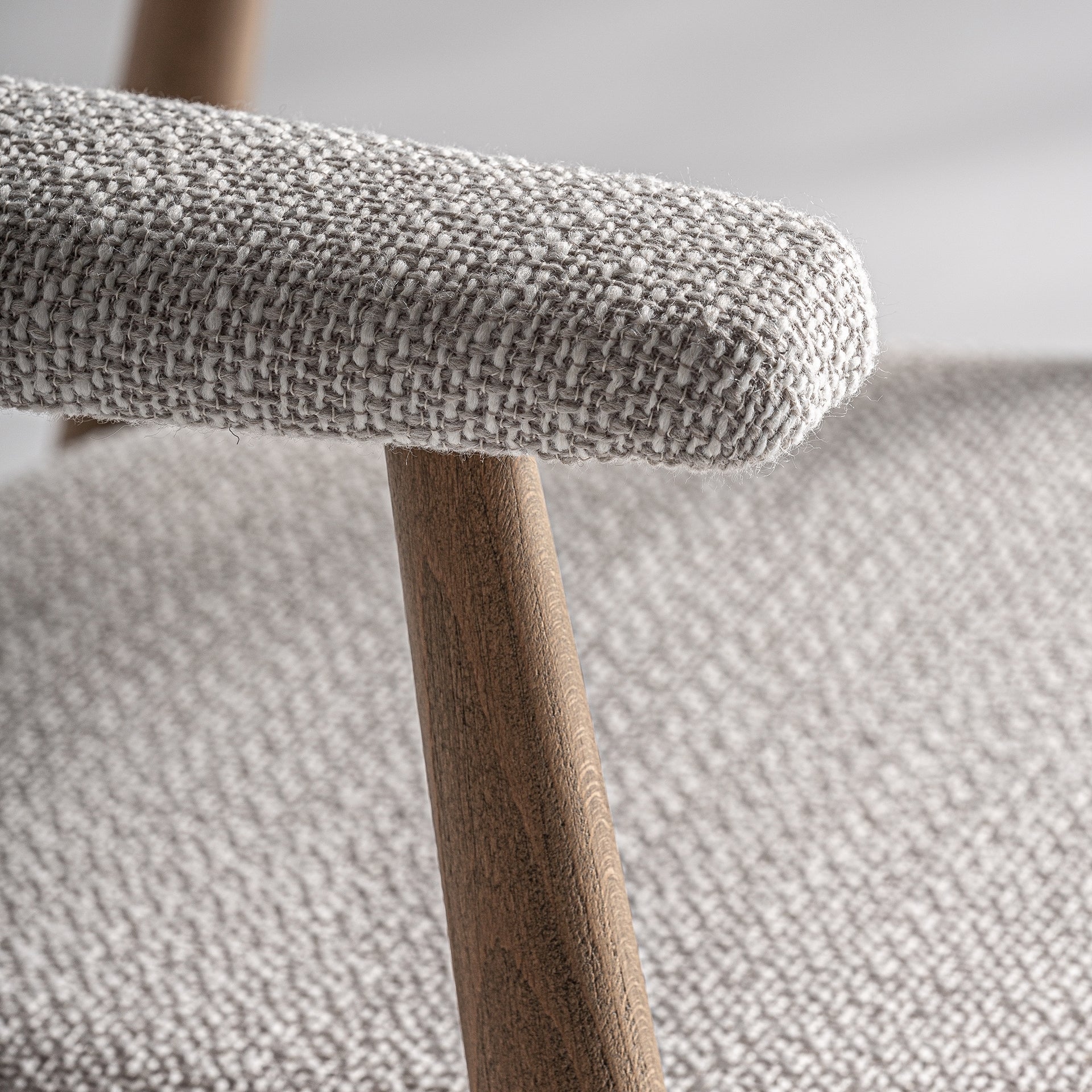 Barhocker DILBEEK beige mit Buchenbasis